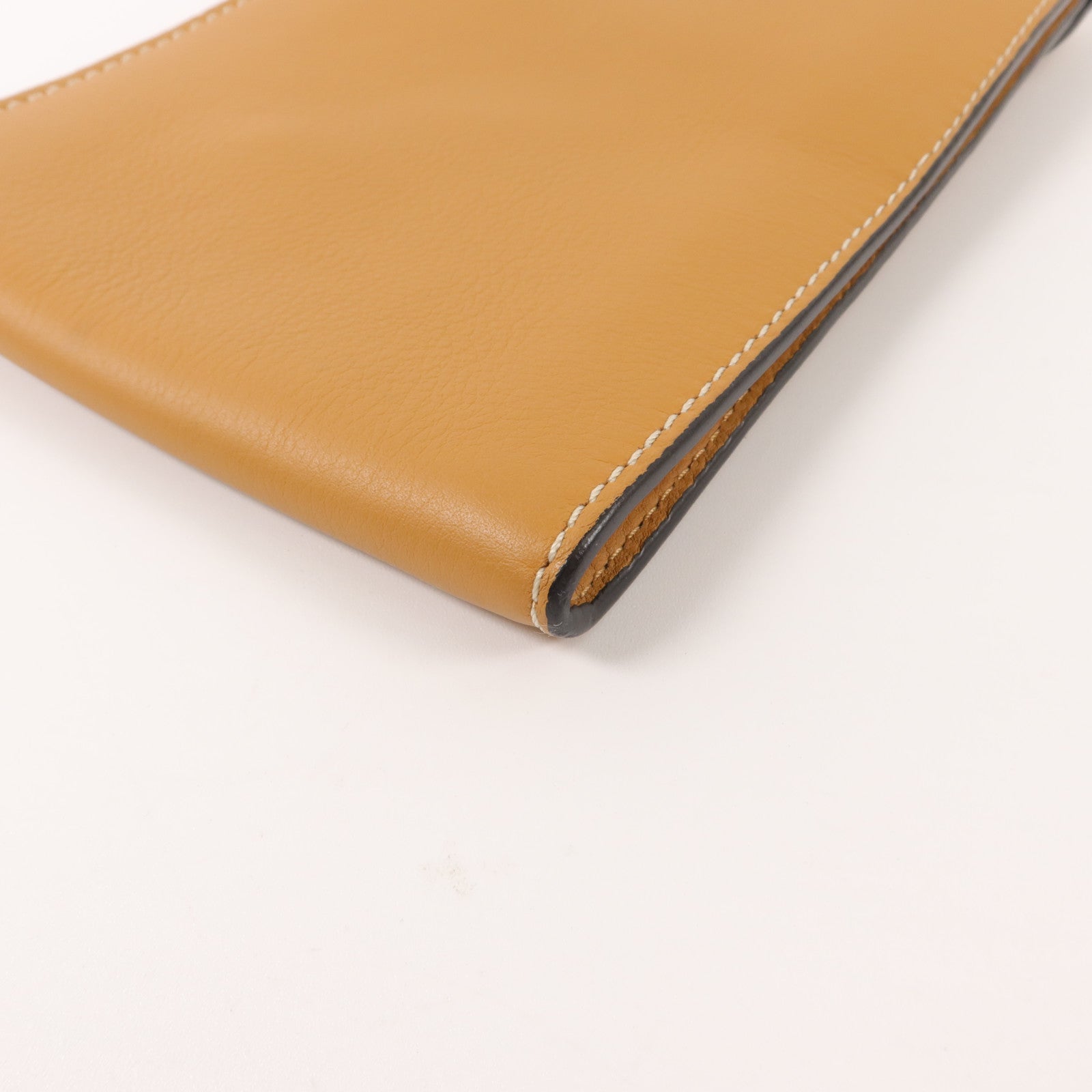 LOEWE 牛皮皮革Neck Pocket Bag肩背袋