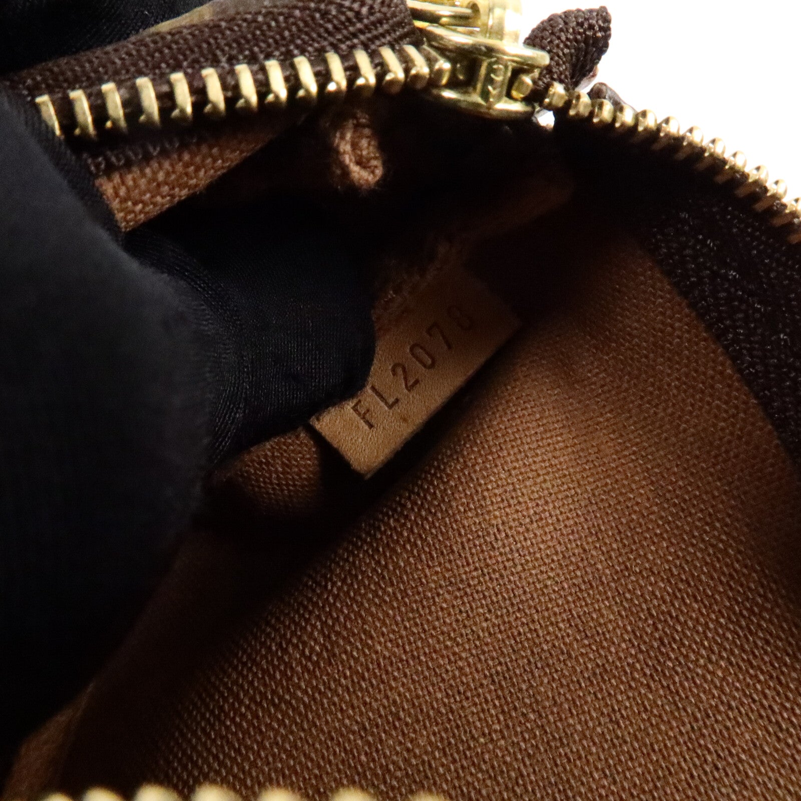 LOUIS VUITTON Monogram Mini Pochette Accessoires金扣手挽袋