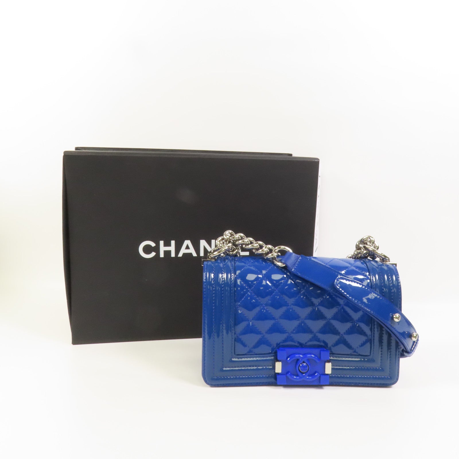 CHANEL 漆皮皮革Boy 20銀扣鏈帶肩背袋