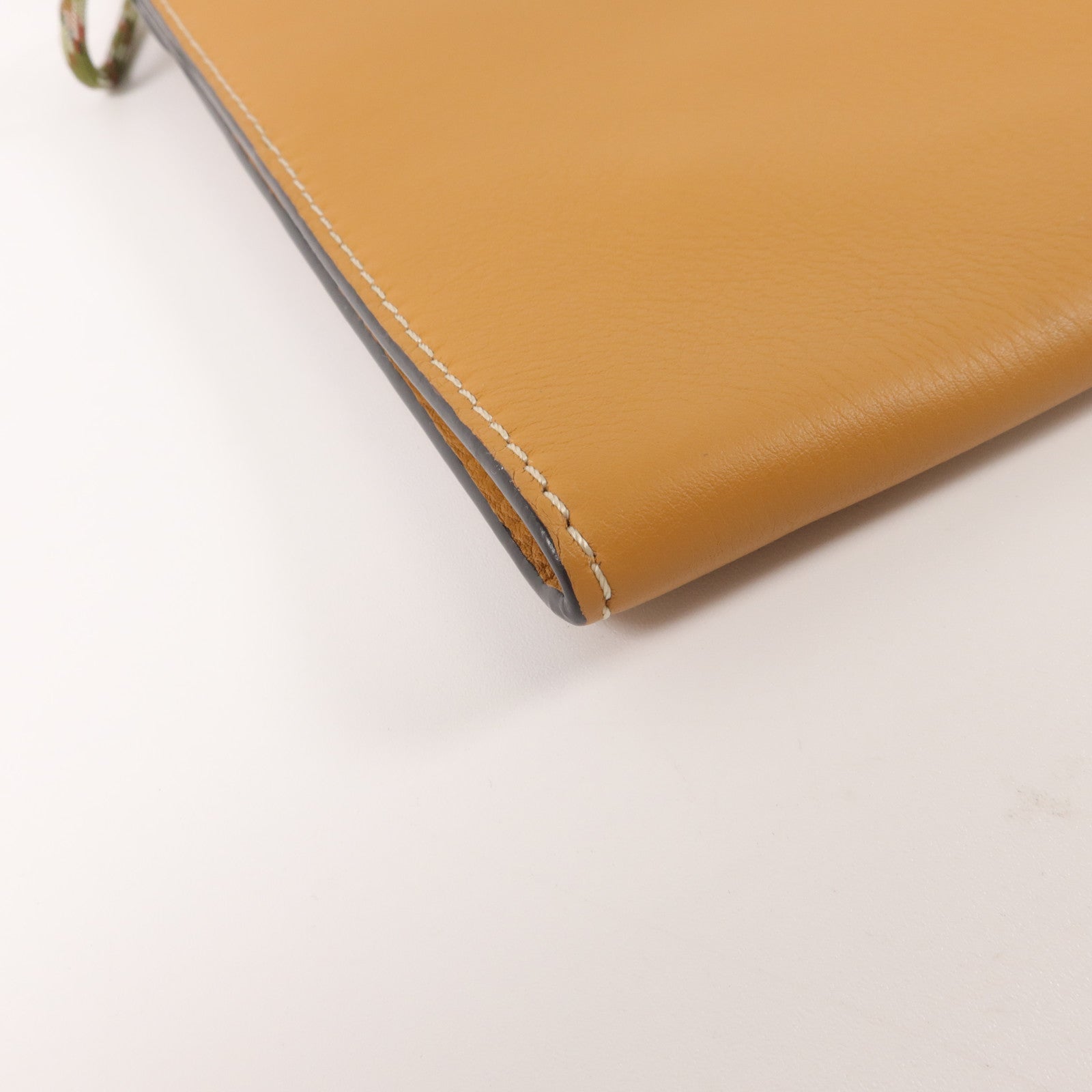 LOEWE 牛皮皮革Neck Pocket Bag肩背袋