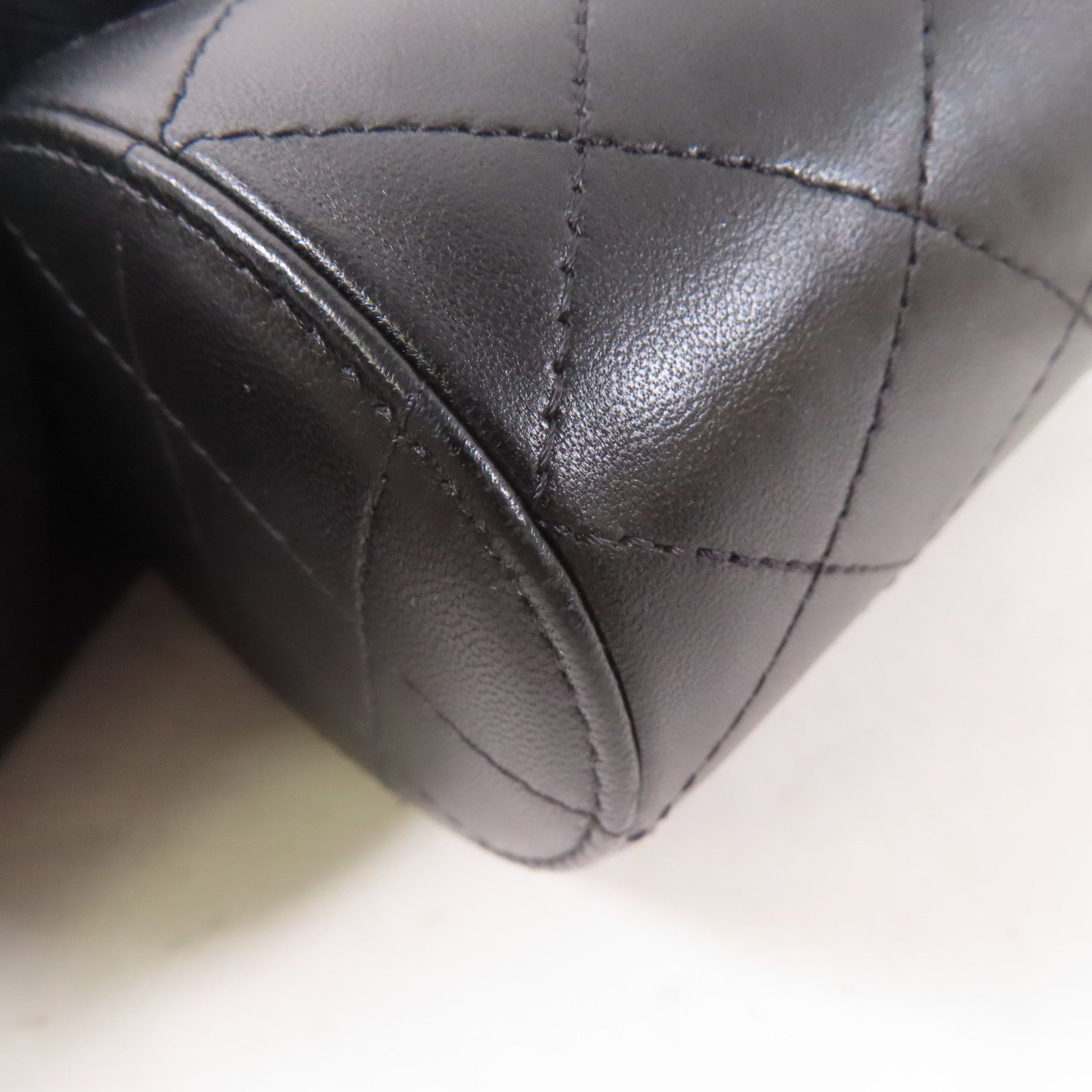 CHANEL 牛皮皮革Chain Shoulder金扣鏈帶肩背袋黑色