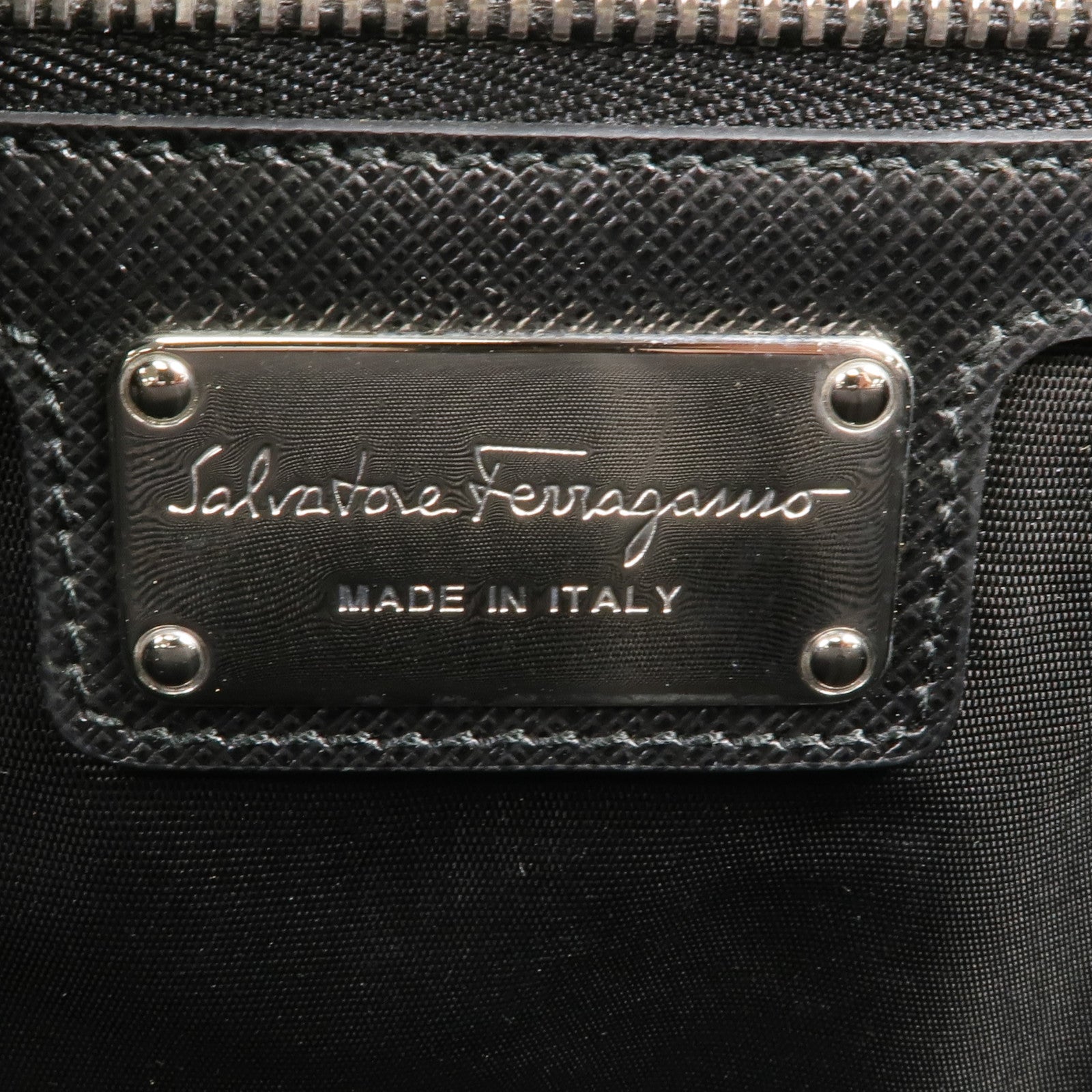 Salvatore Ferragamo 【激減優惠】牛皮皮革Shoulder Bag銀扣鏈帶肩背袋