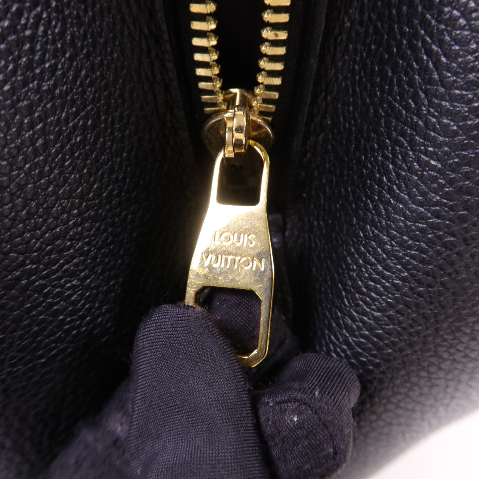 LOUIS VUITTON Monogram Empreinte Montaigne MM金扣手挽肩背兩用袋