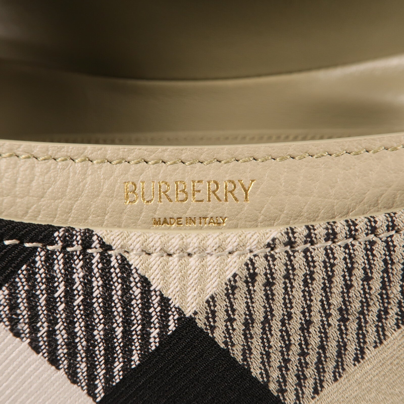 BURBERRY 帆布Shoulder Bag金扣肩背袋