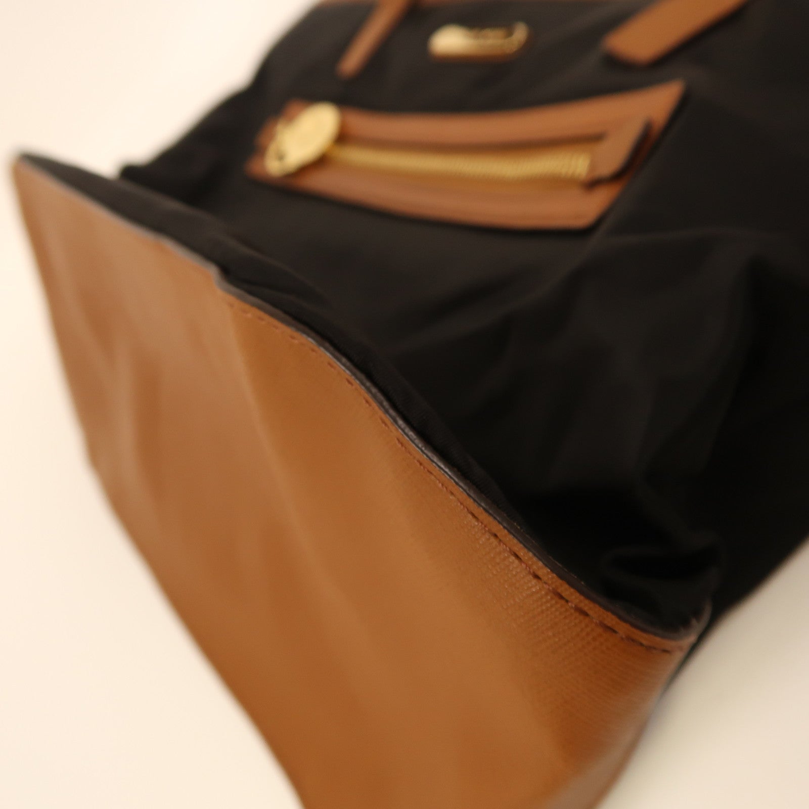 Michael Kors 尼龍Shoulder Bag金扣肩背袋黑色/棕色