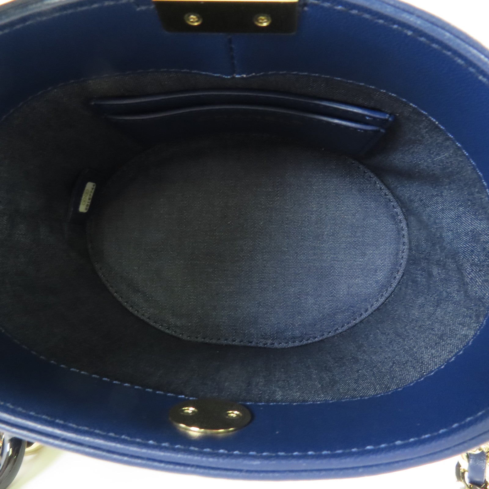 CHANEL 牛皮皮革Vanity Case 金扣鏈帶肩背袋