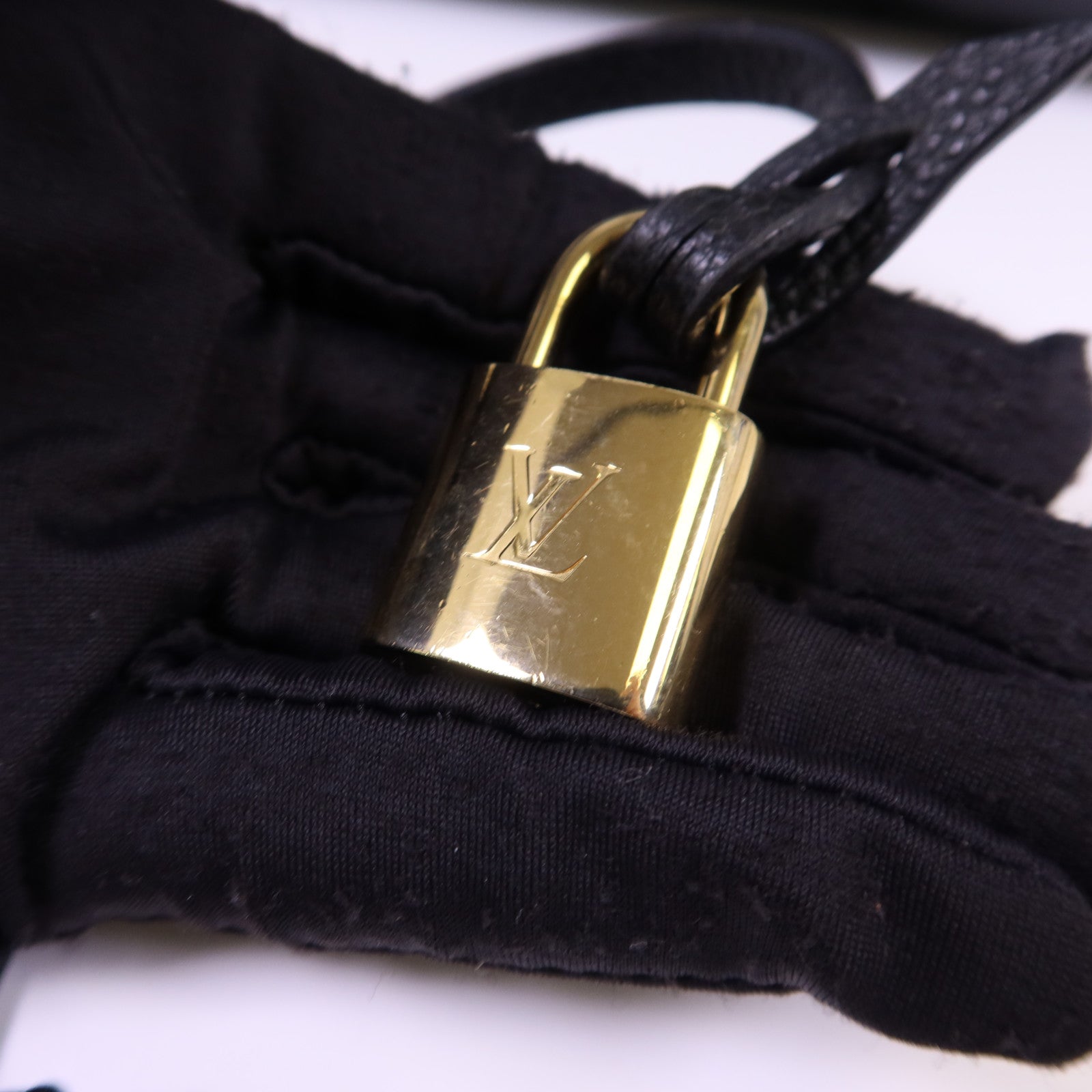 LOUIS VUITTON Monogram Empreinte Montaigne MM金扣手挽肩背兩用袋