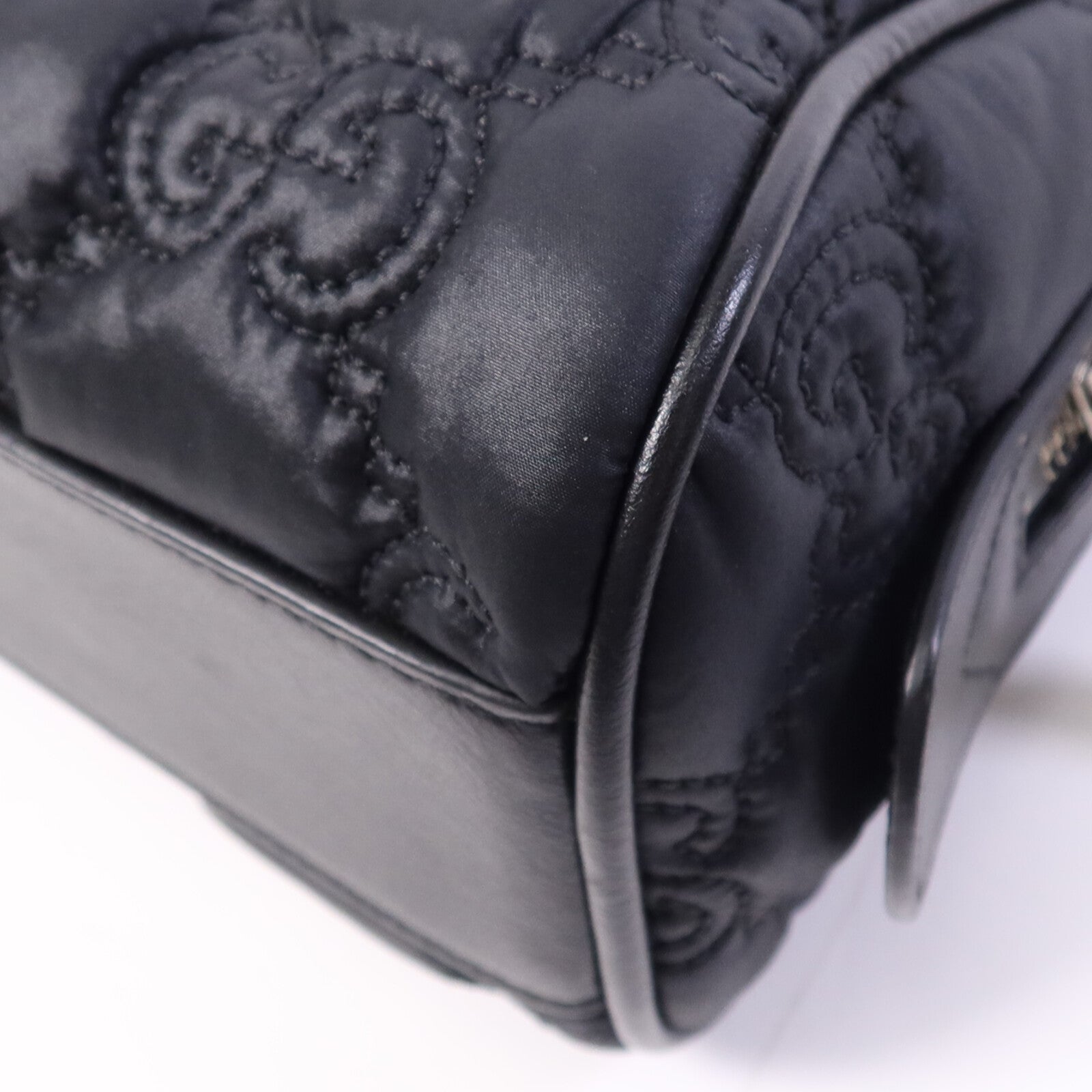GUCCI 牛皮皮革GG Matelasse銀扣鏈帶手挽袋
