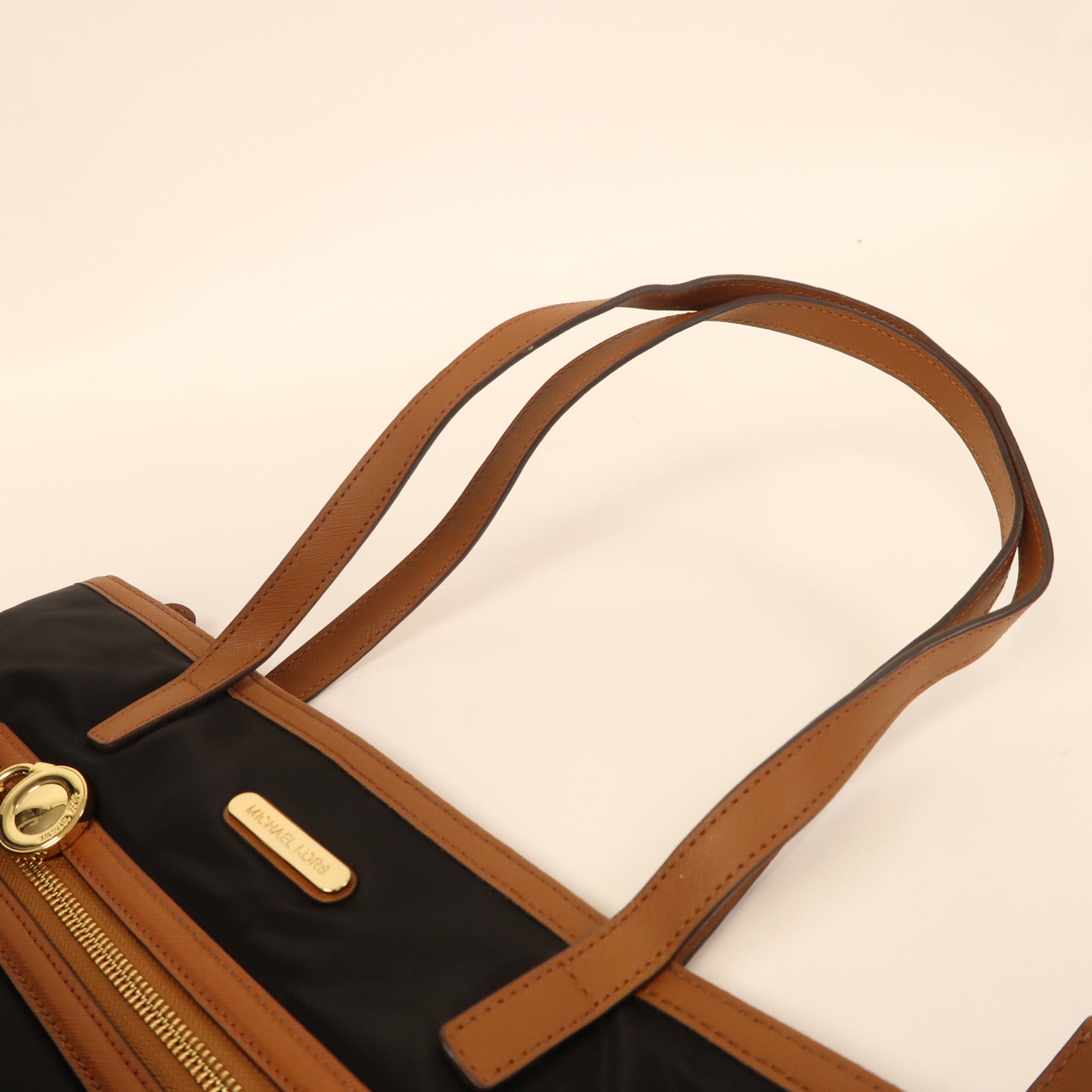 Michael Kors 尼龍Shoulder Bag金扣肩背袋黑色/棕色