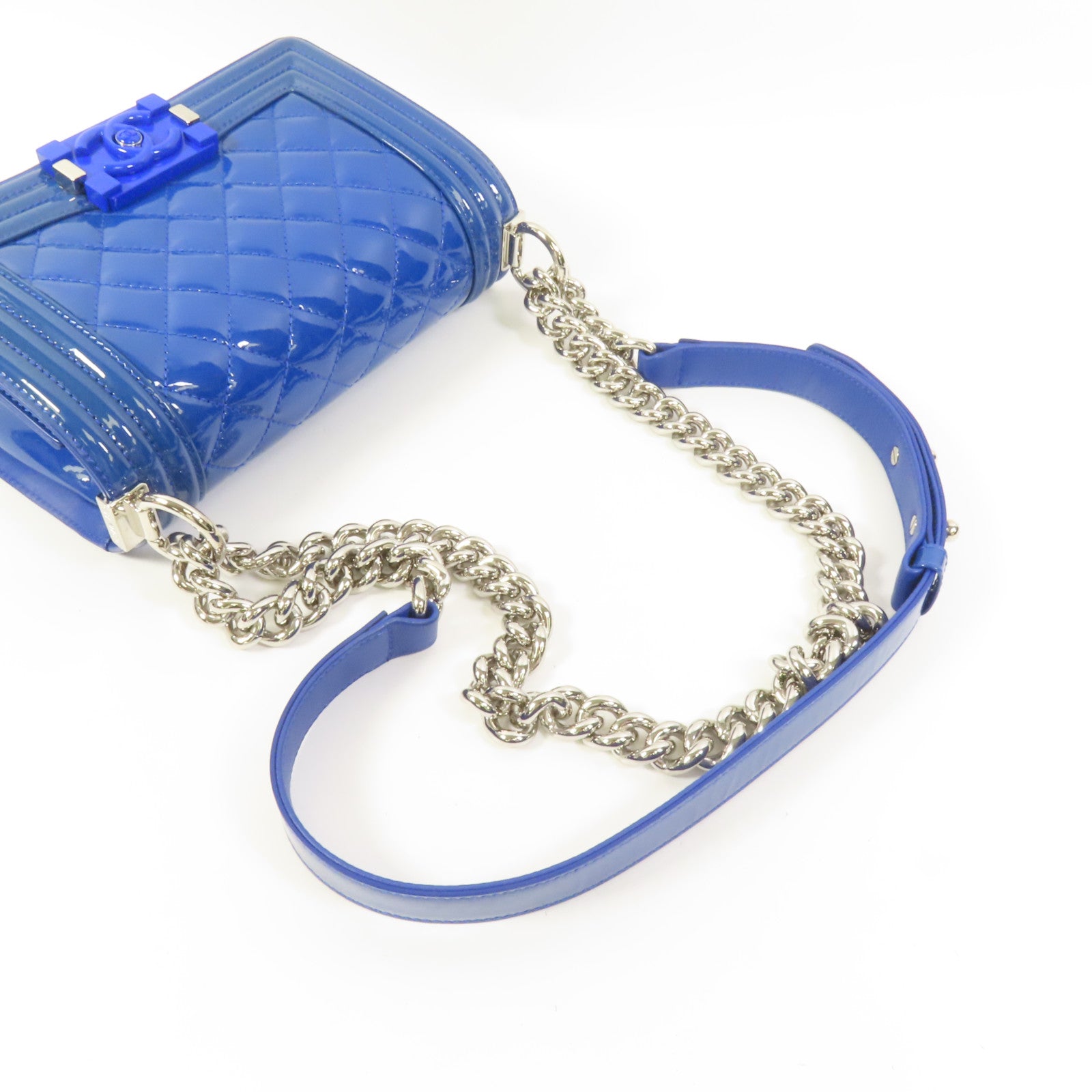 CHANEL 漆皮皮革Boy 20銀扣鏈帶肩背袋