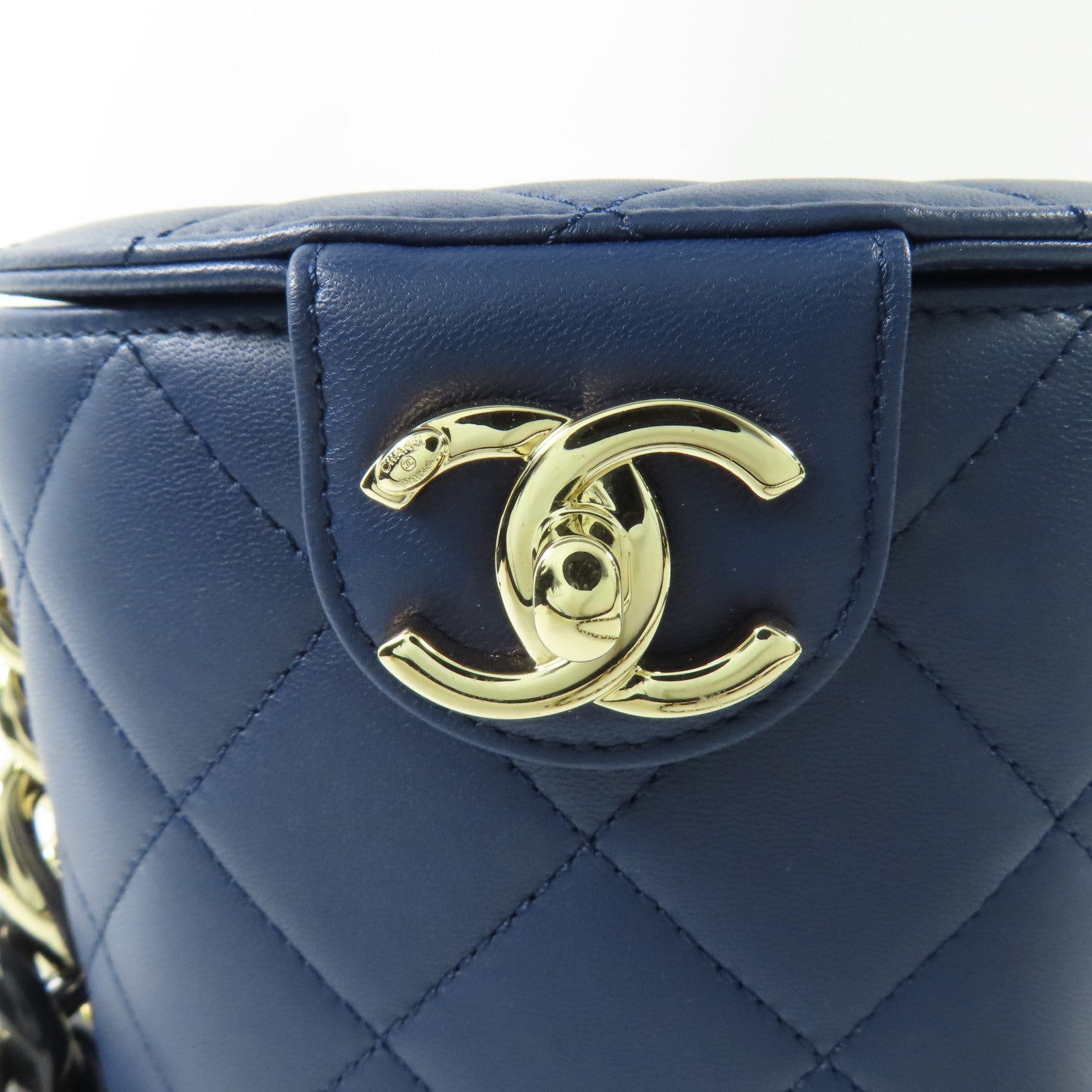 CHANEL 牛皮皮革Vanity Case 金扣鏈帶肩背袋