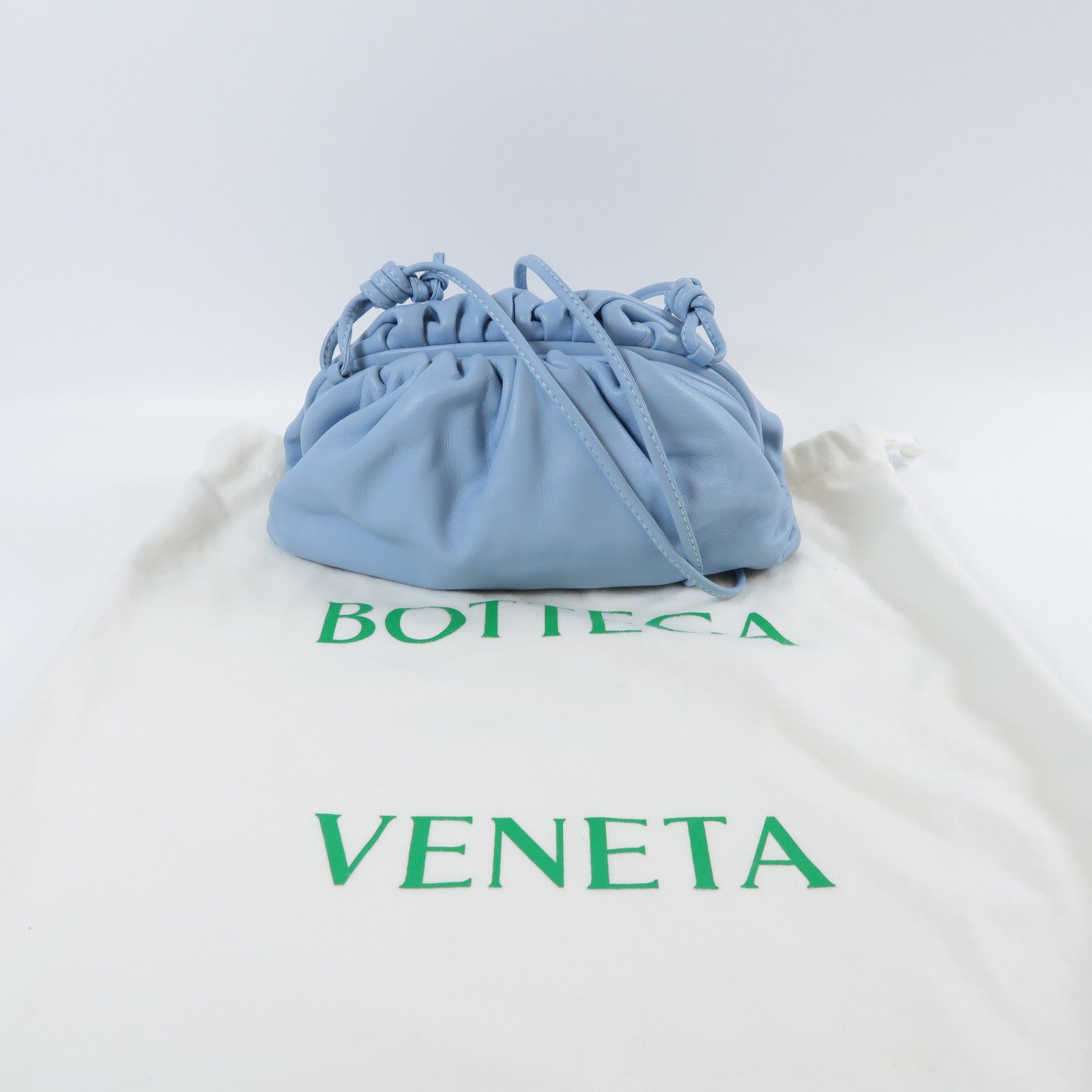 BOTTEGA VENETA **【激減優惠】羊皮皮革Mini Pouch金扣肩背袋淺藍色