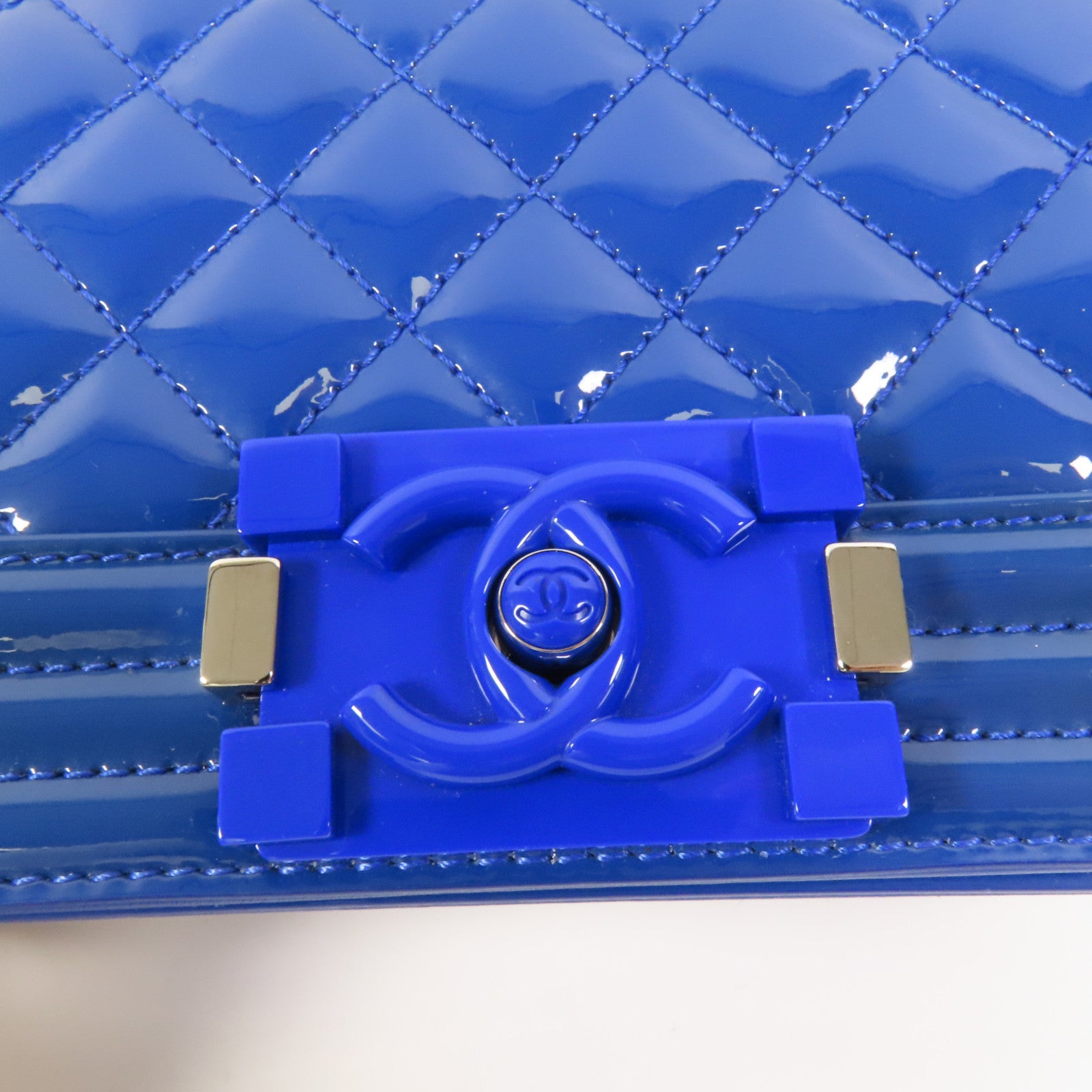 CHANEL 漆皮皮革Boy 20銀扣鏈帶肩背袋