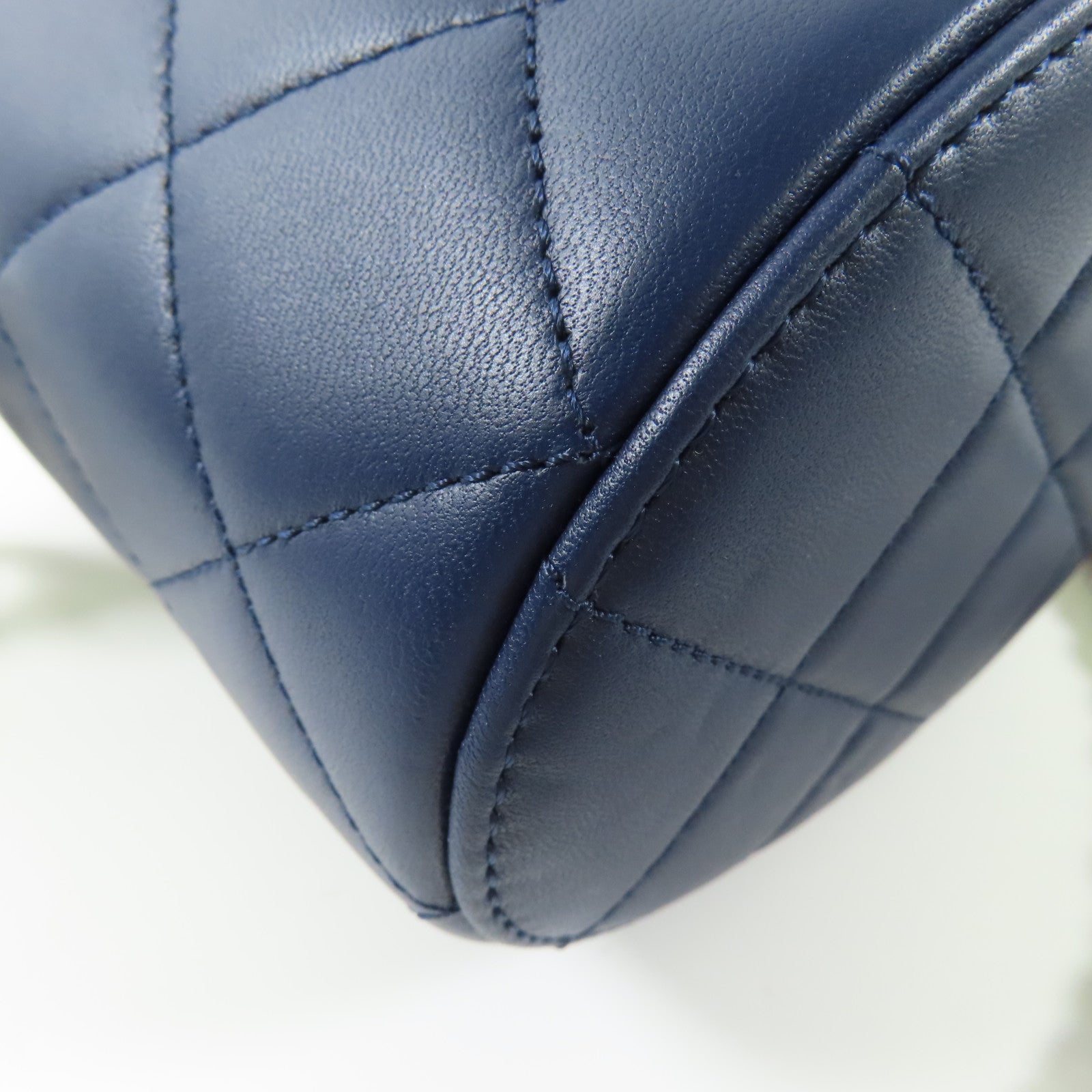 CHANEL 牛皮皮革Vanity Case 金扣鏈帶肩背袋