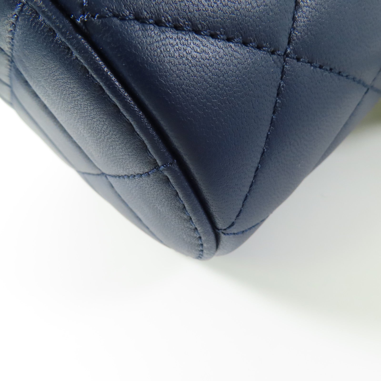 CHANEL 牛皮皮革Vanity Case 金扣鏈帶肩背袋