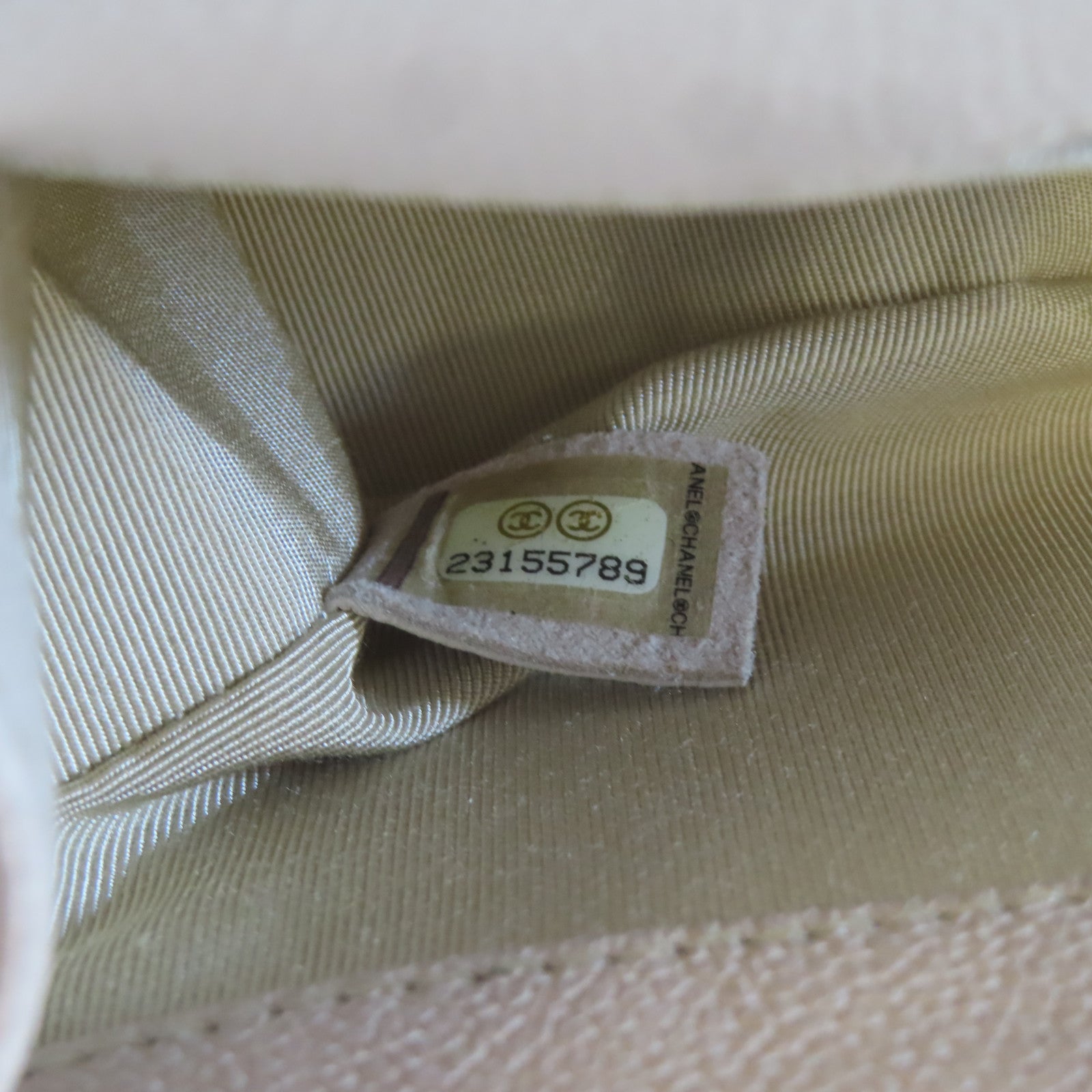 CHANEL 【激減優惠】菱格Caviar皮革Boy Clutch銀扣手拿包米色