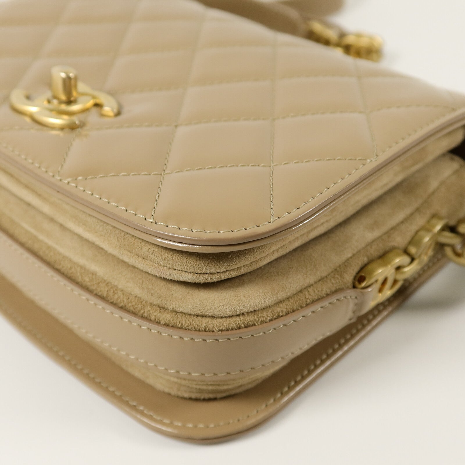 CHANEL 漆皮皮革Mini Messenger Bag肩背袋