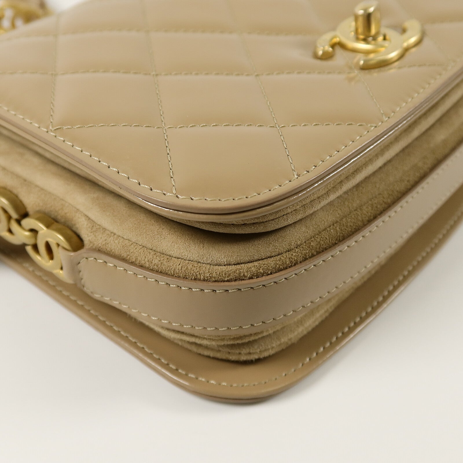 CHANEL 漆皮皮革Mini Messenger Bag肩背袋
