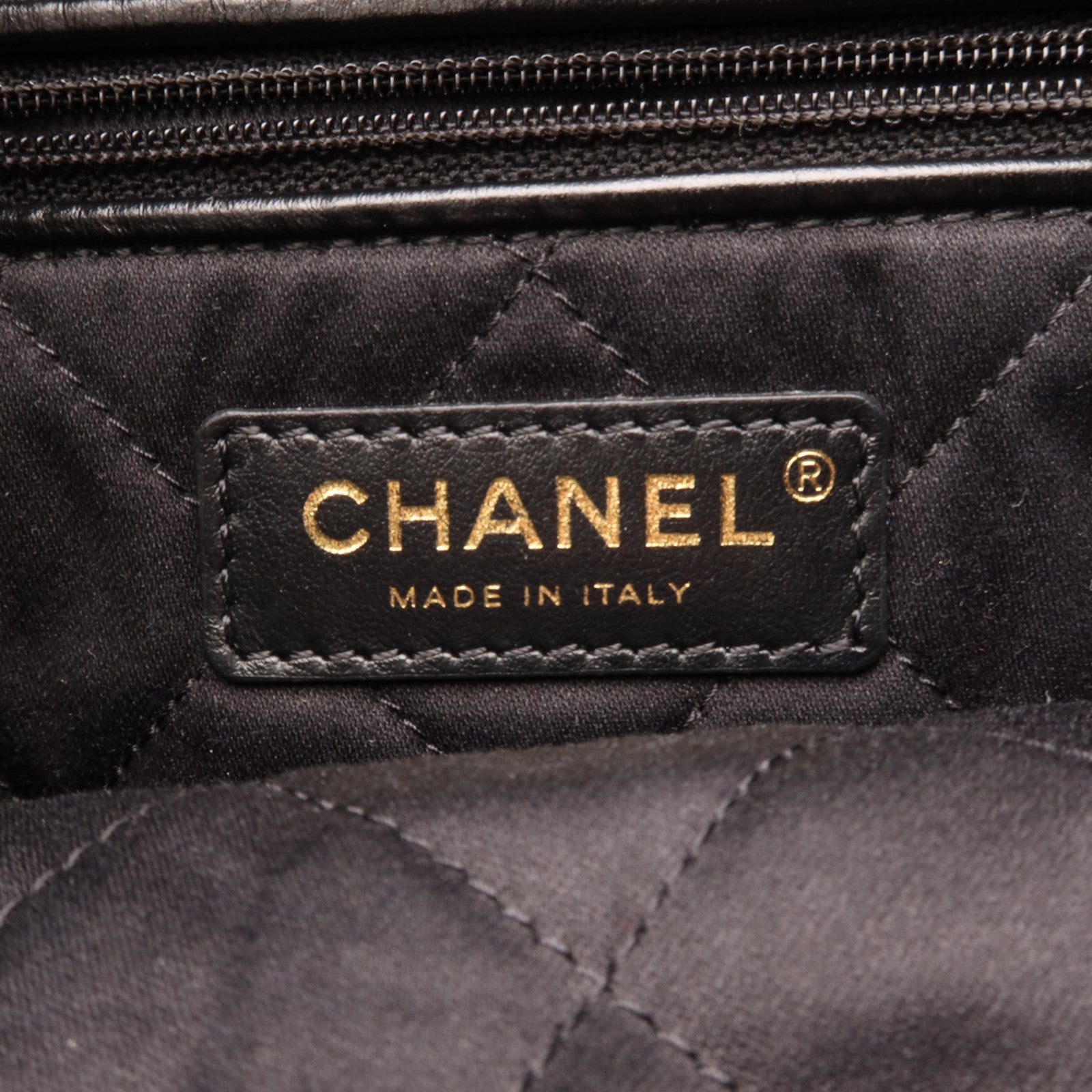 CHANEL 牛皮皮革Chanel 22 Small金扣鏈帶肩背袋