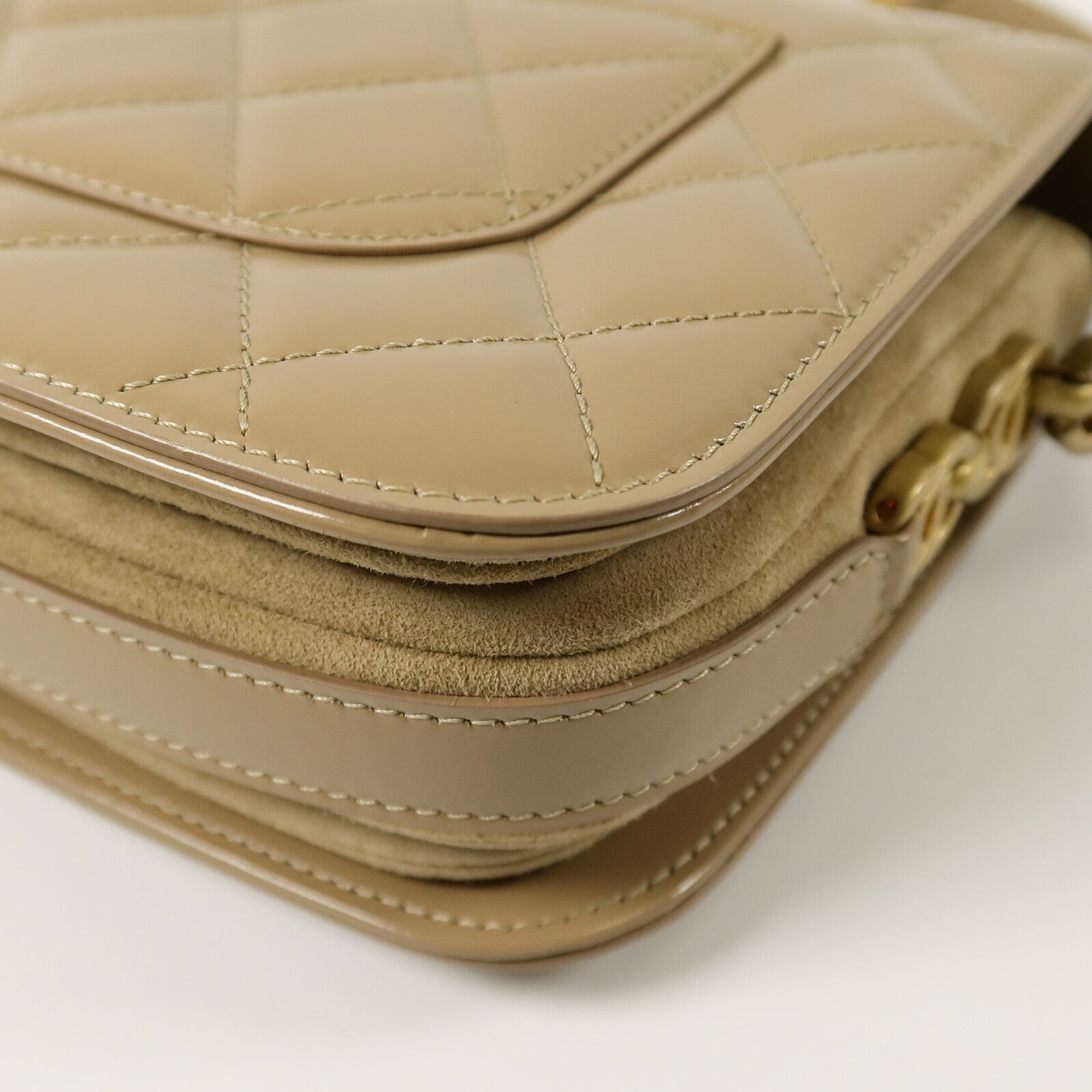 CHANEL 漆皮皮革Mini Messenger Bag肩背袋