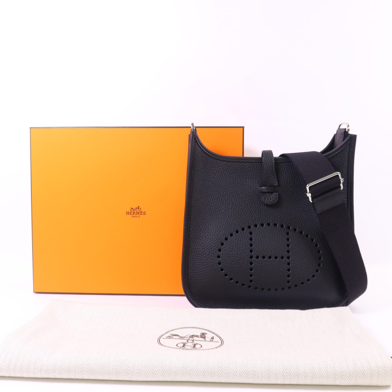 HERMES Clemence皮革Evelyne 23銀扣肩背袋Noir
