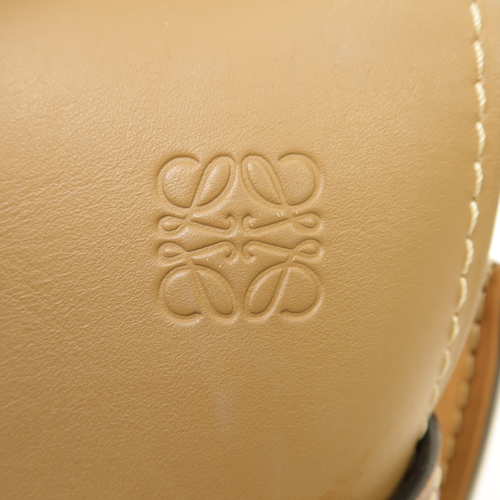 LOEWE 牛皮皮革Gate Small金扣肩背袋棕色