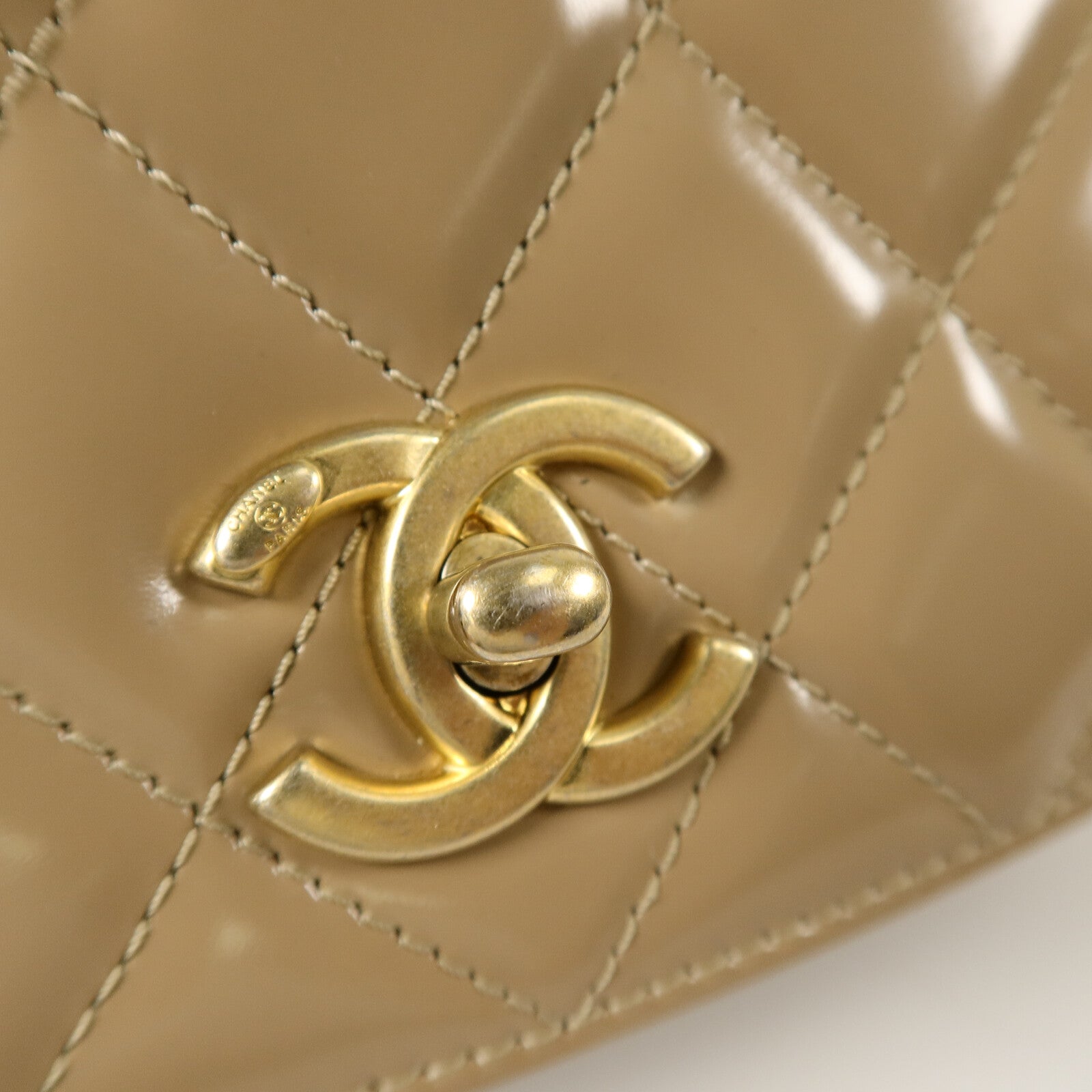 CHANEL 漆皮皮革Mini Messenger Bag肩背袋