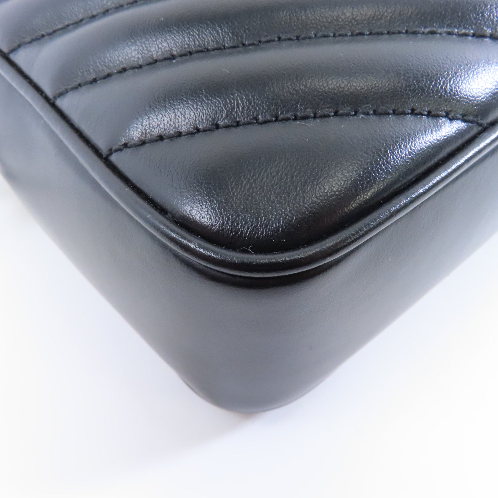 SAINT LAURENT 牛皮皮革Lou Camera Bag金扣肩背袋黑色