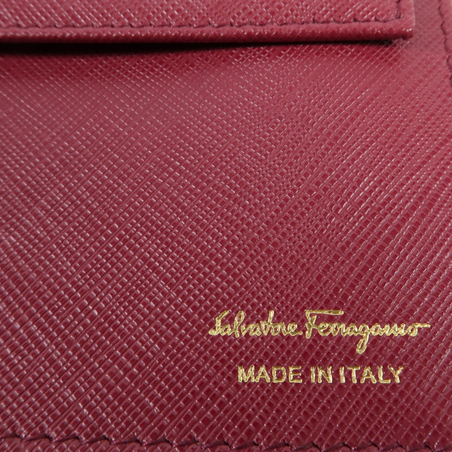 Salvatore Ferragamo 牛皮皮革Vara Wallet On Chain金扣鏈帶肩背袋