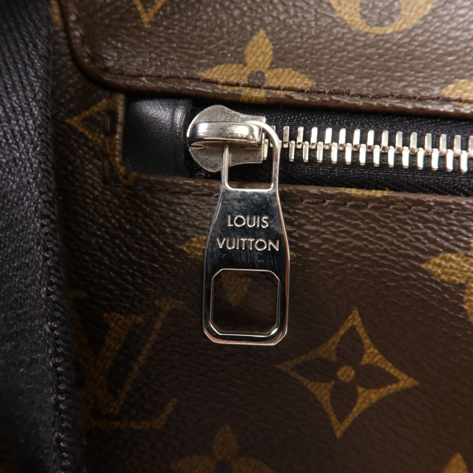 LOUIS VUITTON Monogram Macassar Distrist MM銀扣肩背袋