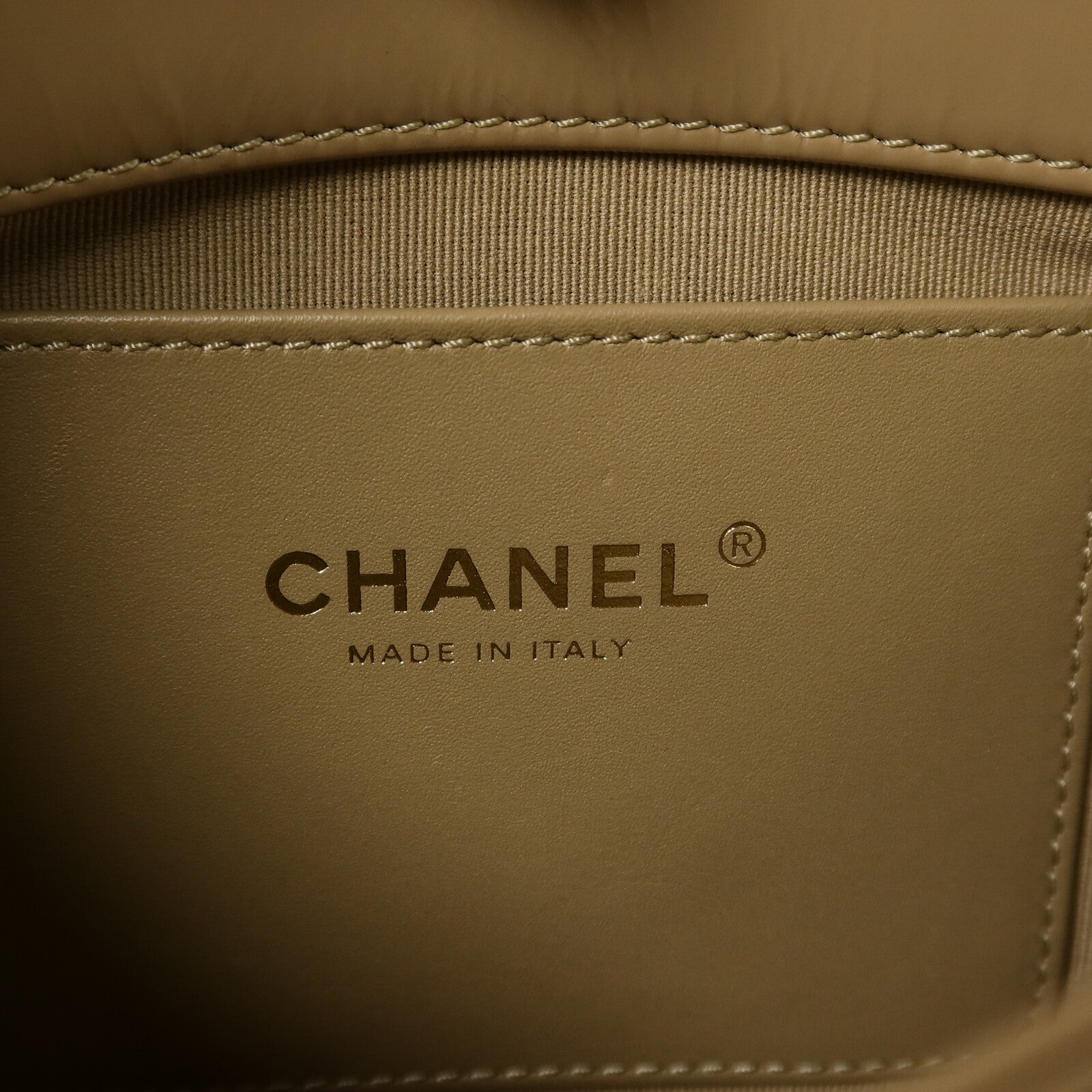 CHANEL 漆皮皮革Mini Messenger Bag肩背袋