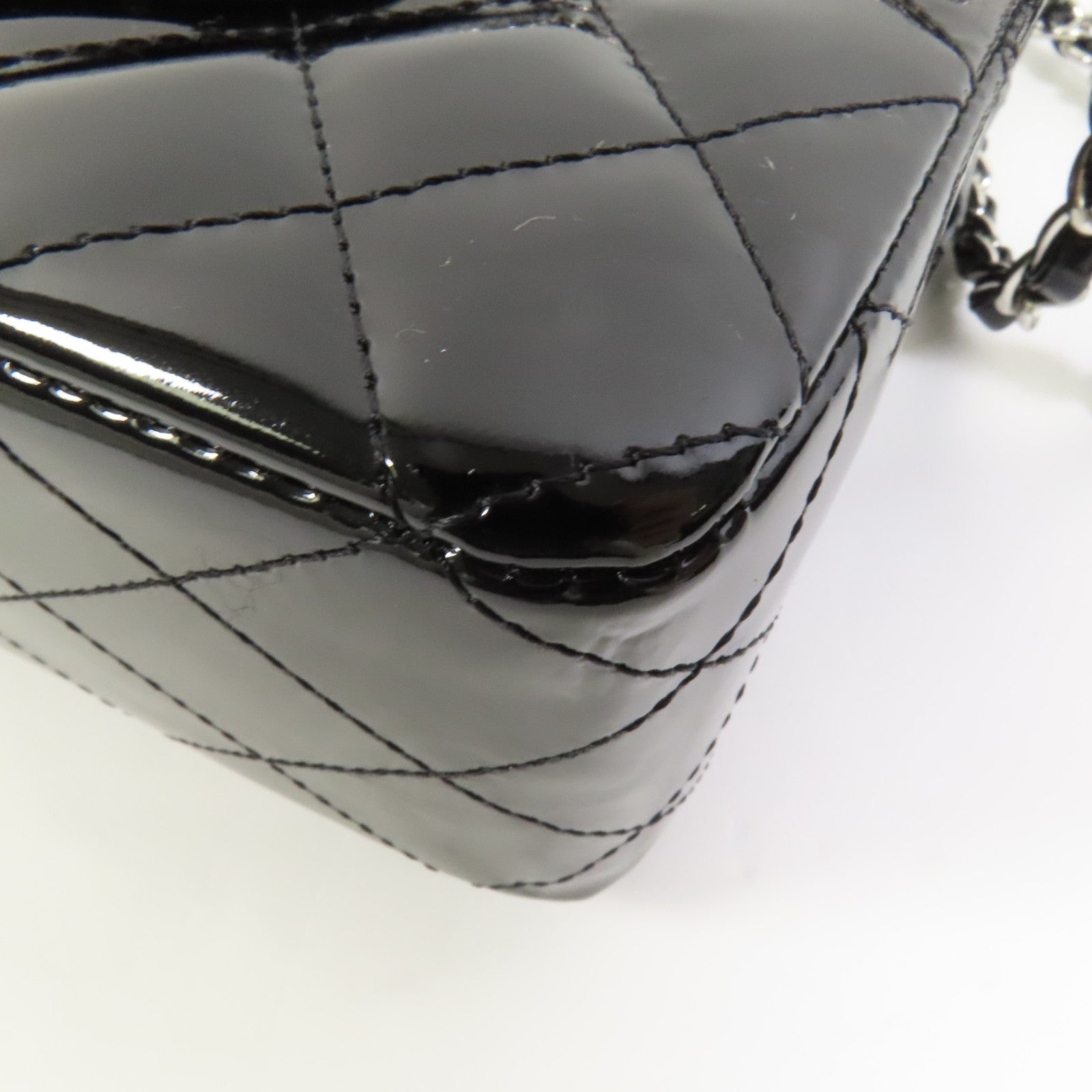 CHANEL 漆皮皮革Classic 25銀扣鏈帶肩背袋