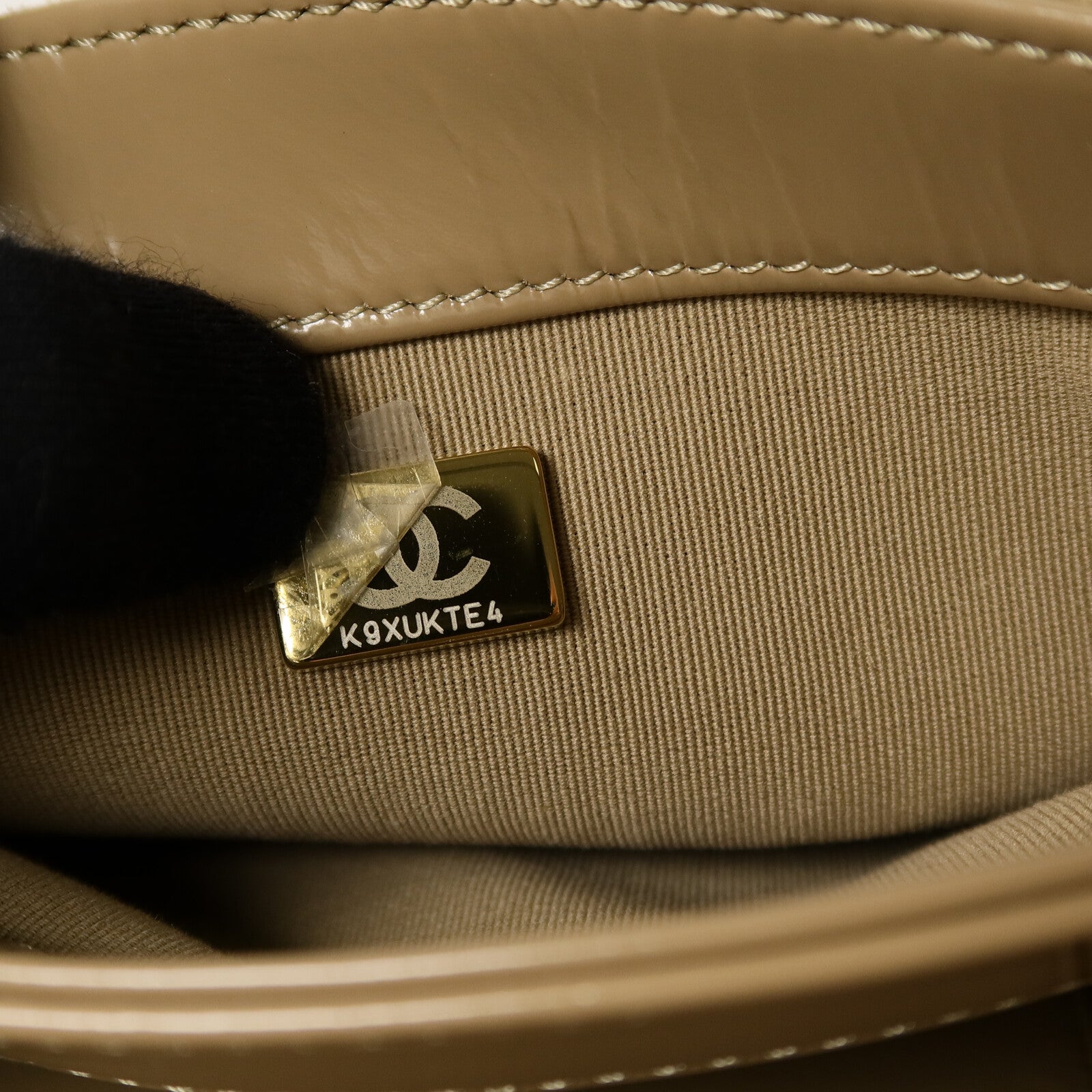 CHANEL 漆皮皮革Mini Messenger Bag肩背袋