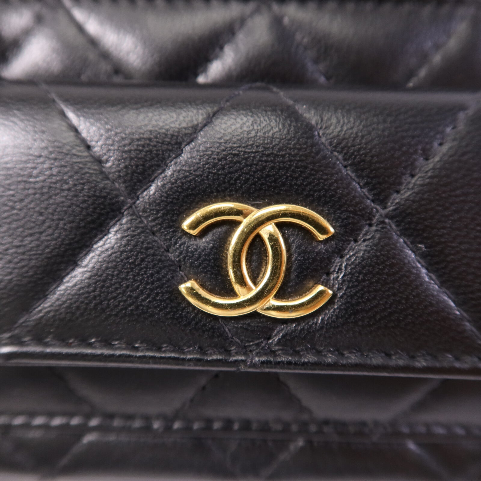 CHANEL 【激減優惠】羊皮皮革Vanity Case金扣鏈帶肩背袋