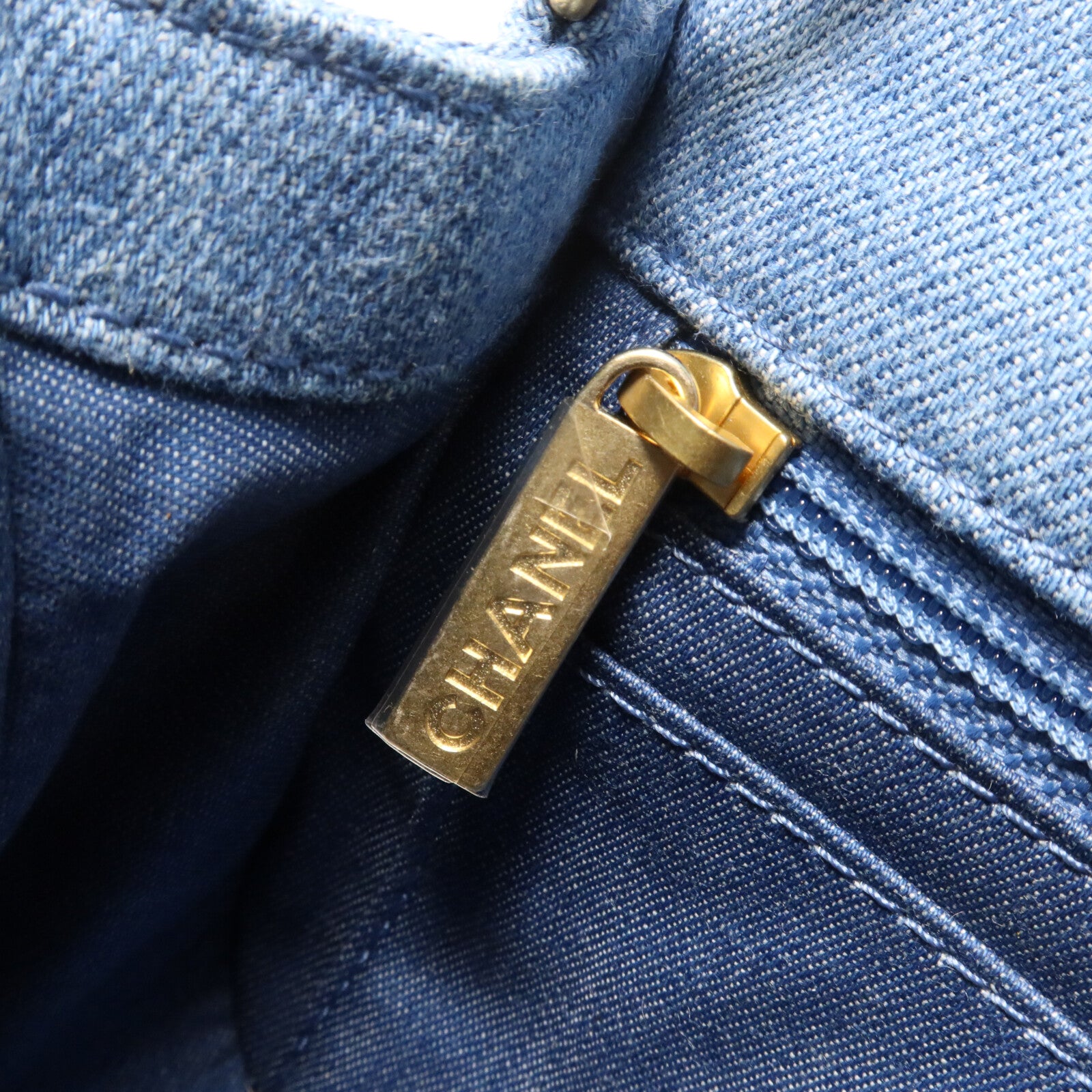 CHANEL 牛仔布Mini Classic 20 Gold Ball鏈帶肩背袋