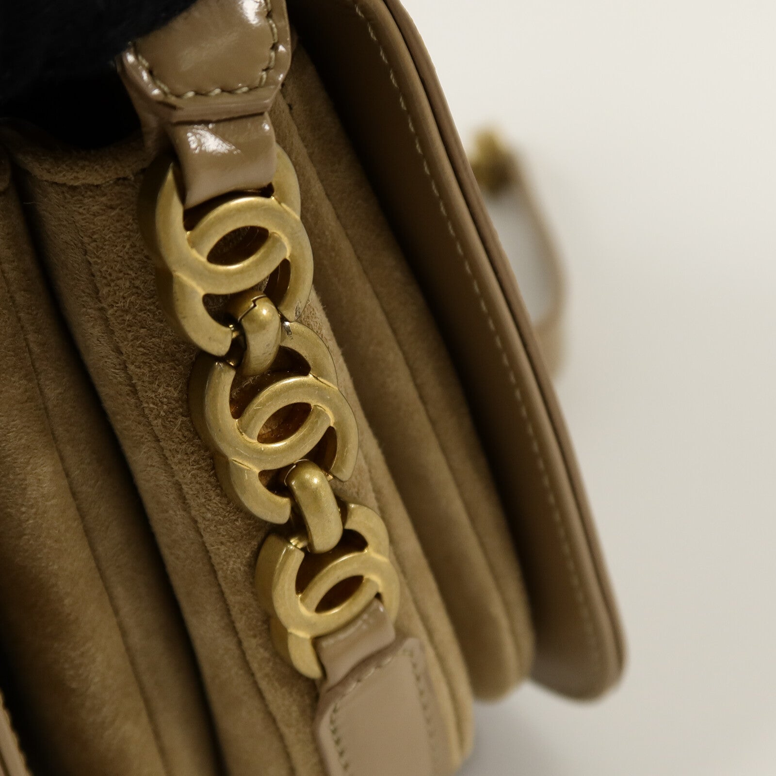 CHANEL 漆皮皮革Mini Messenger Bag肩背袋