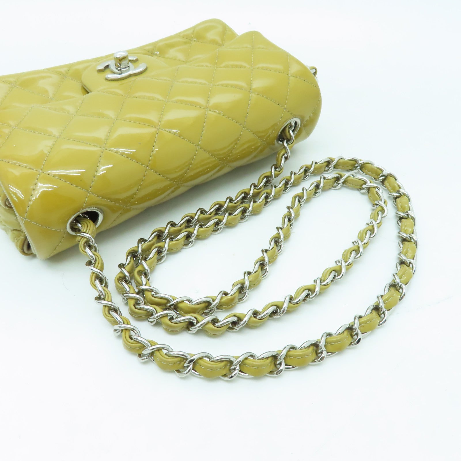 CHANEL 【清倉大減價】菱格漆皮皮革Classic 20cm銀扣鏈帶肩背袋黃色