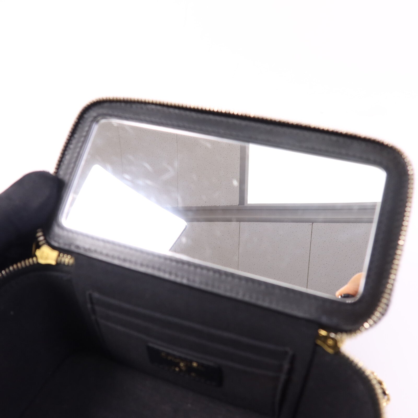 CHANEL 【激減優惠】羊皮皮革Vanity Case金扣鏈帶肩背袋