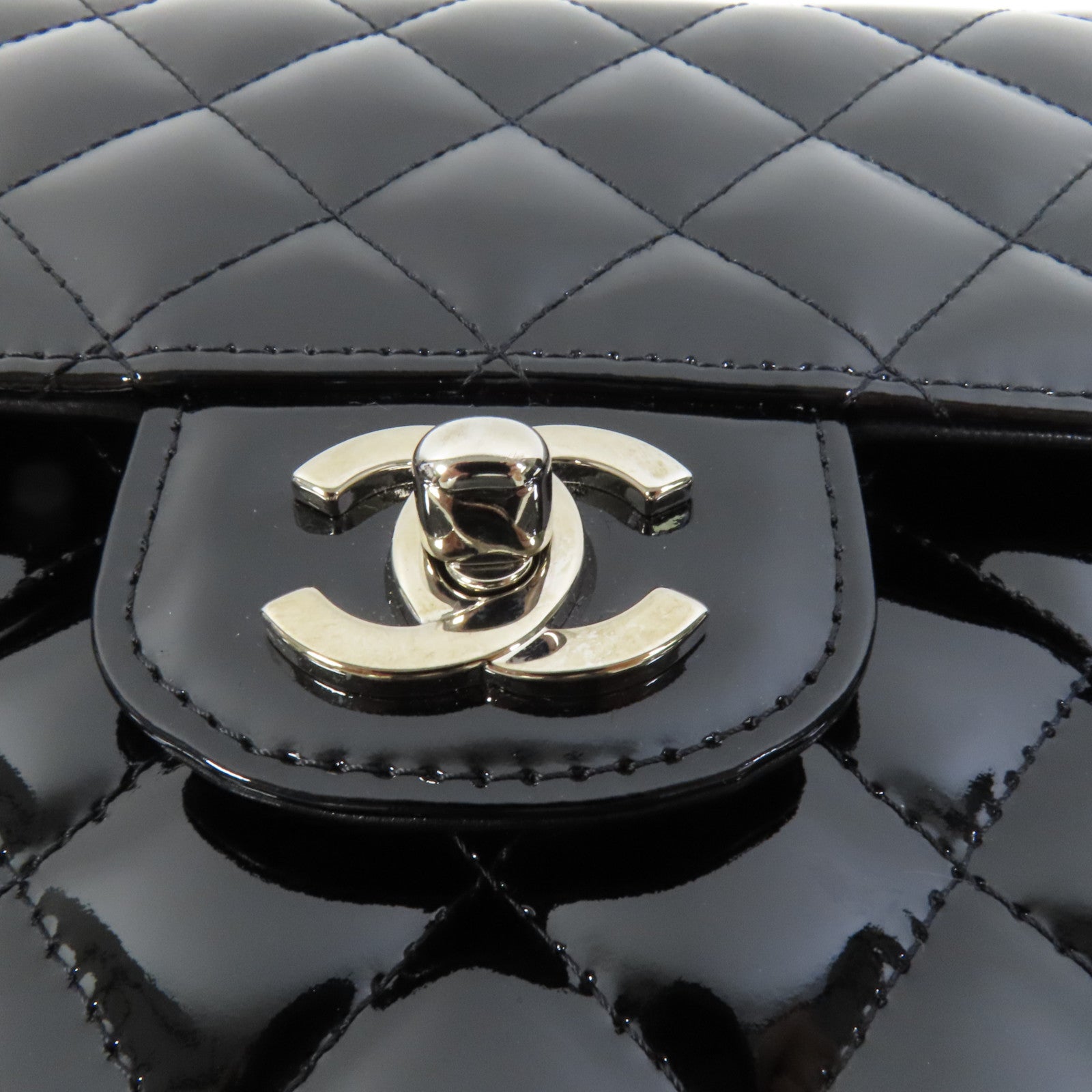 CHANEL 漆皮皮革Classic 25銀扣鏈帶肩背袋