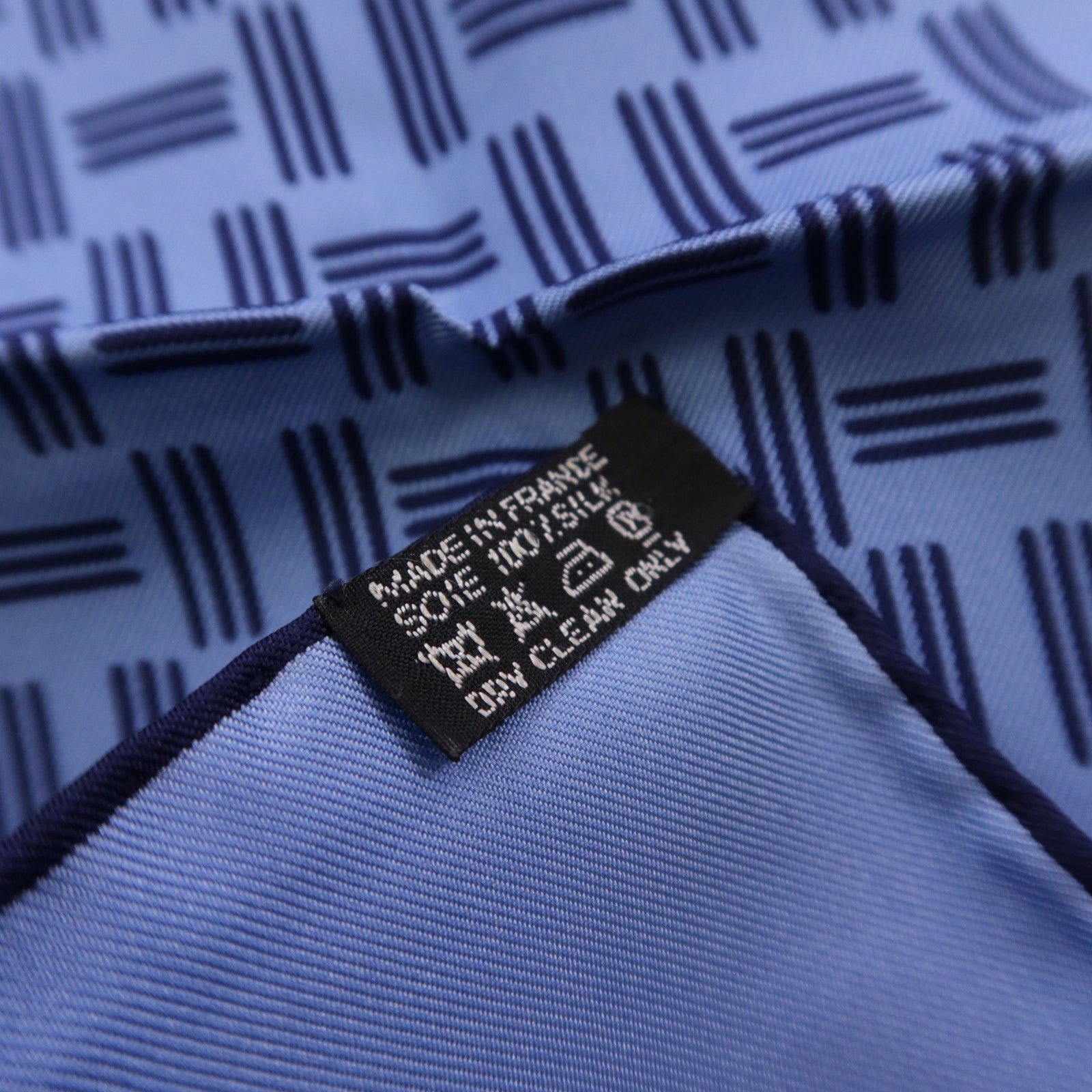 HERMES 絲質Scar 70x70絲巾