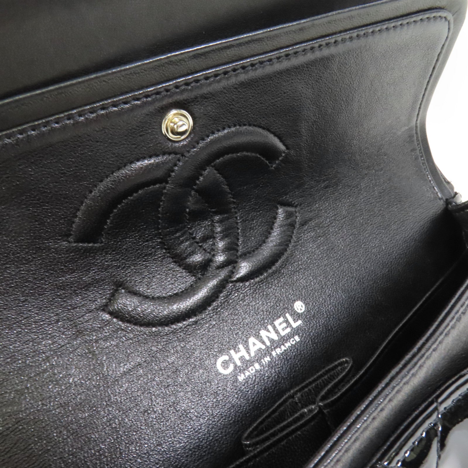 CHANEL 漆皮皮革Classic 25銀扣鏈帶肩背袋