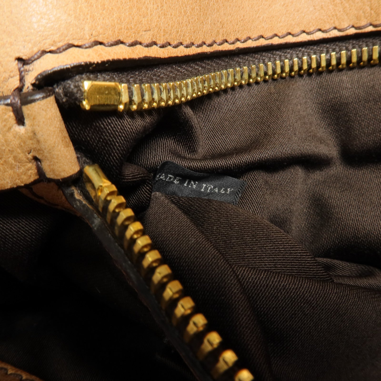 Miu Miu 羊皮皮革Sholder Bag 金扣肩背袋