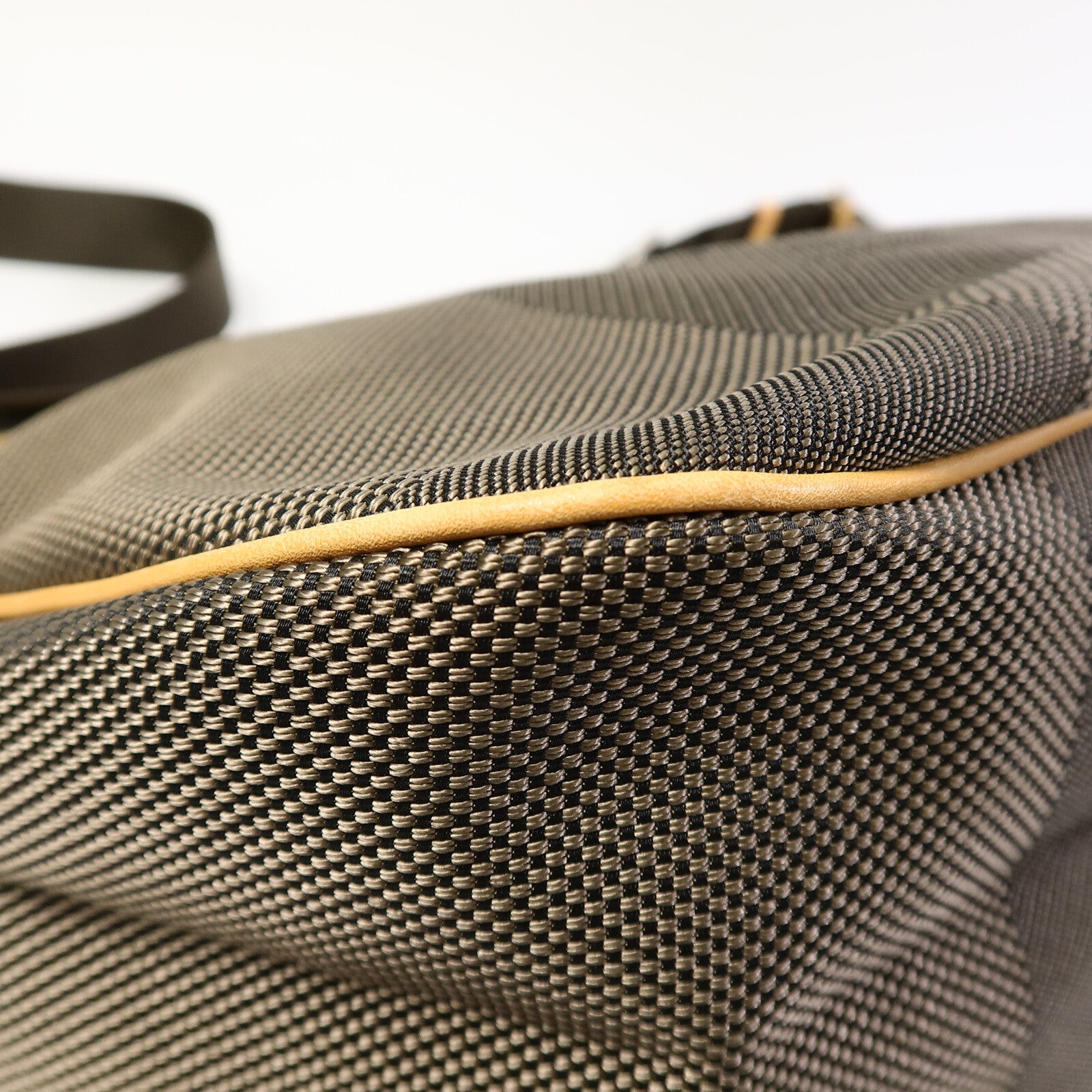 LOUIS VUITTON Damier Geant Explorateur肩背袋