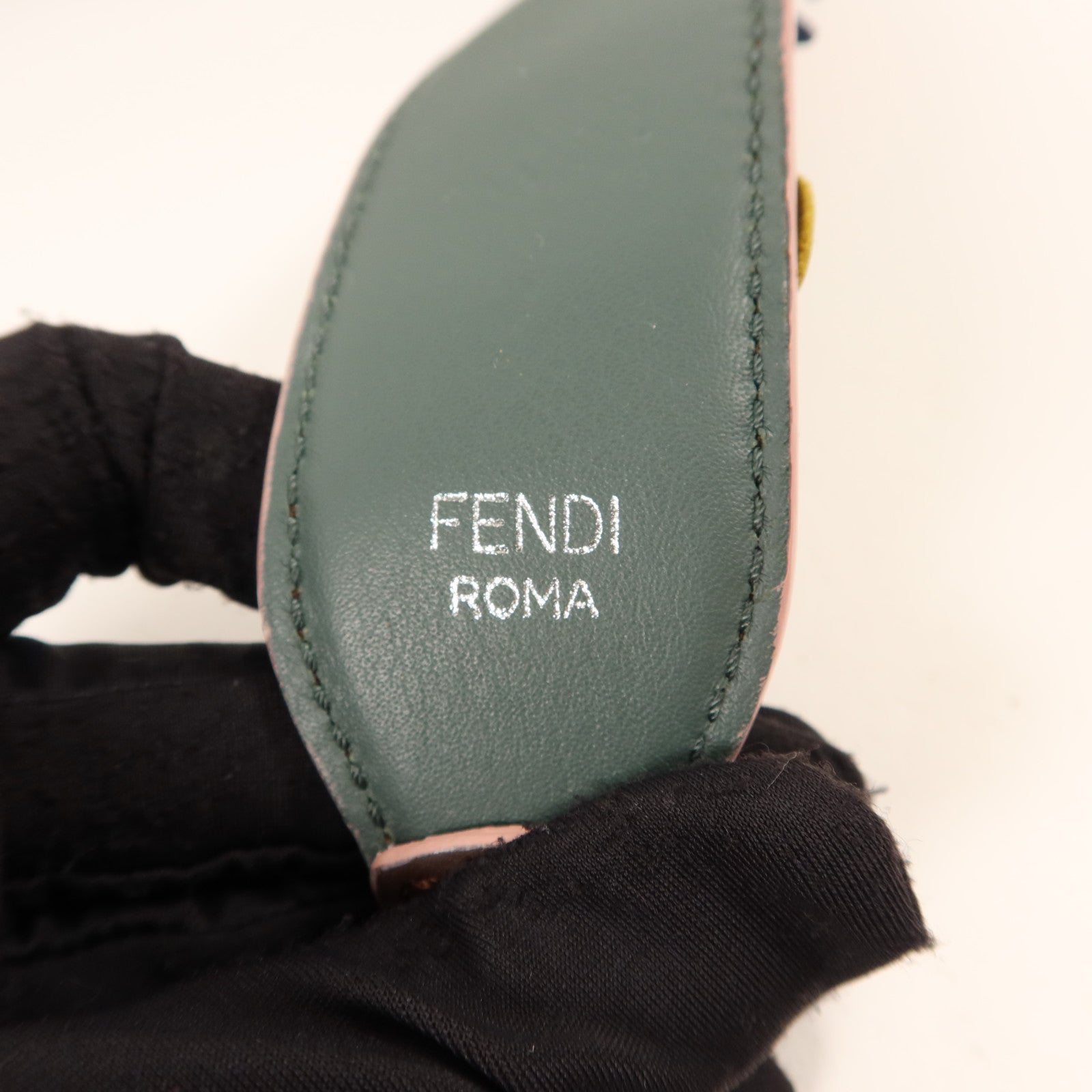 FENDI 牛皮皮革Shoulder Strap銀扣肩帶