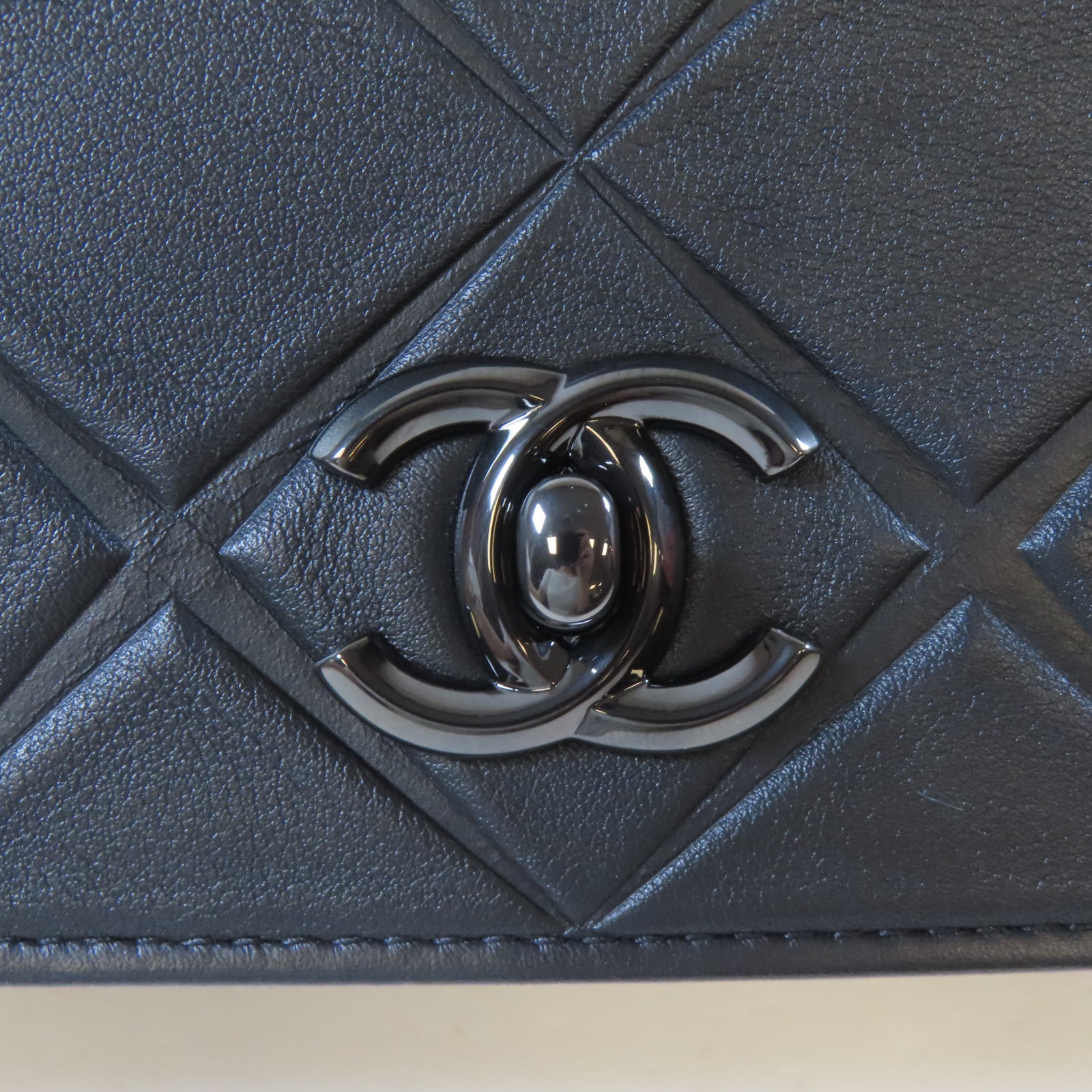 CHANEL 【激減優惠】菱格牛皮皮革Chain Shoulder黑扣肩背袋黑色