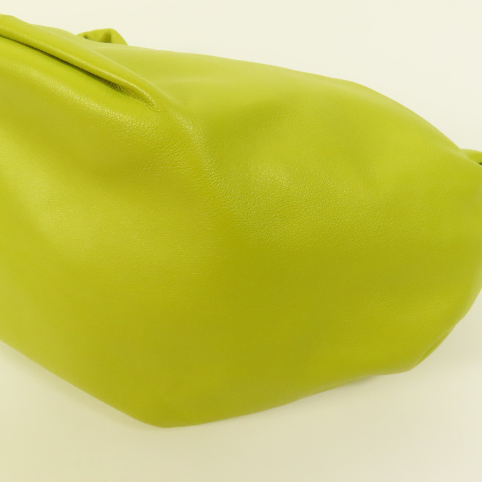 BOTTEGA VENETA 牛皮皮革Mini Double Knot金扣手挽袋