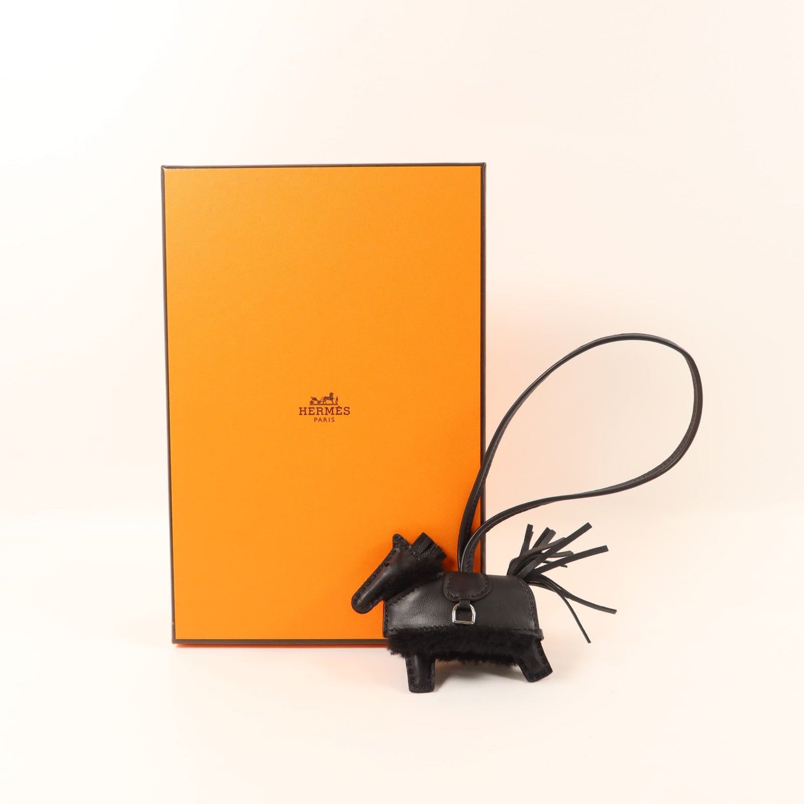 HERMES Milo皮革/羊毛Rodeo Robeo Plush PM銀扣掛飾
