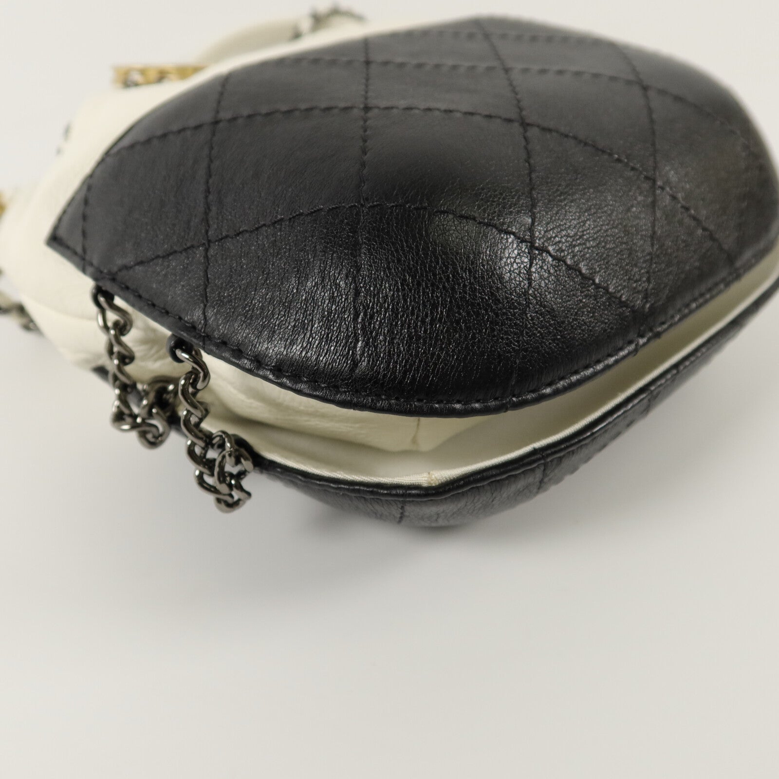 CHANEL 牛皮皮革Gabrielle Bucket鏈帶肩背袋