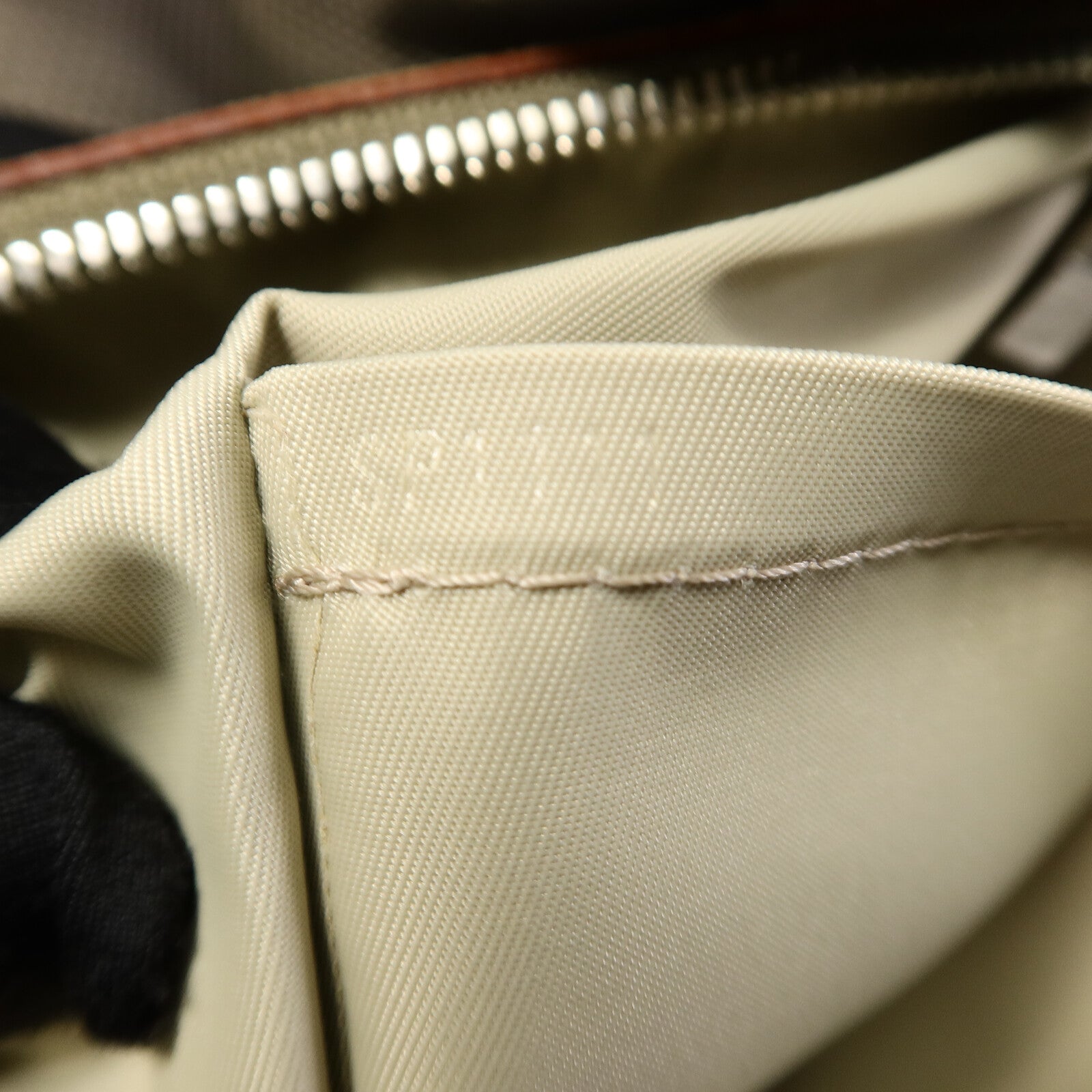 LOUIS VUITTON Damier Geant Explorateur肩背袋