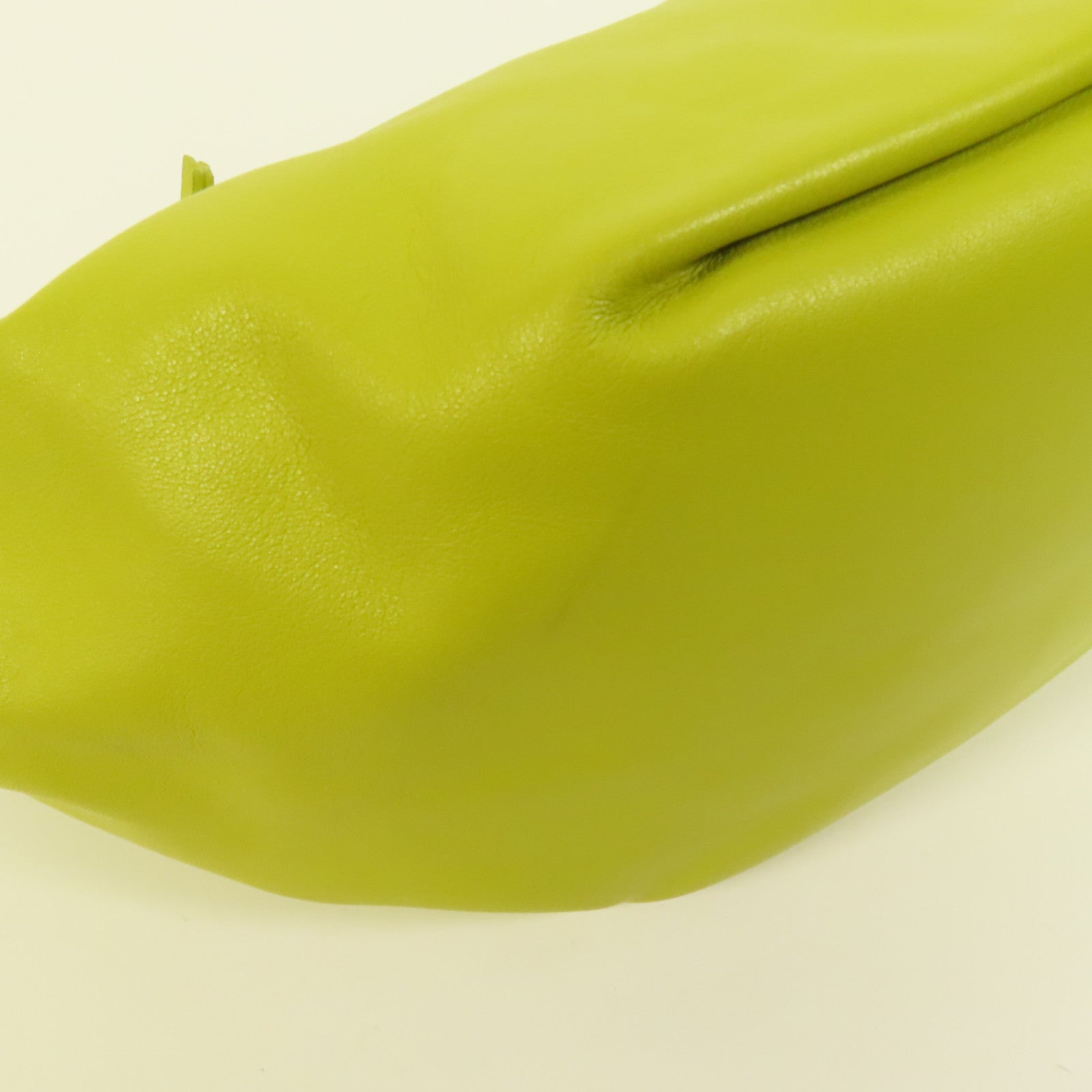 BOTTEGA VENETA 牛皮皮革Mini Double Knot金扣手挽袋